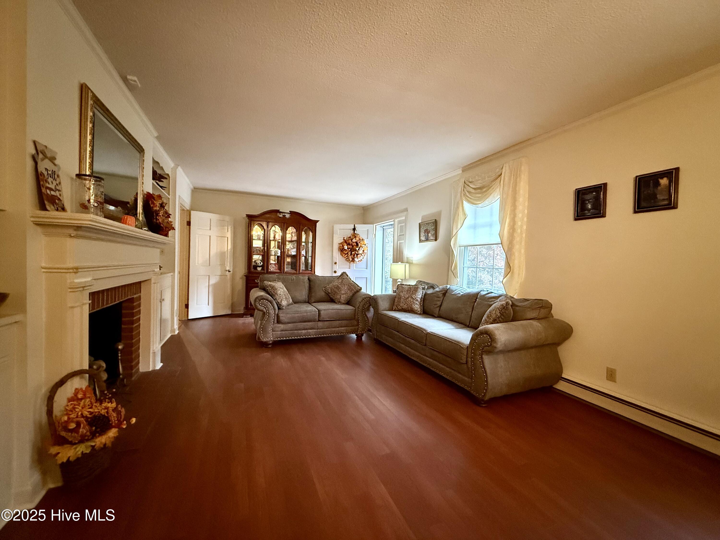 903 E Woodlawn Drive Property Photo 16