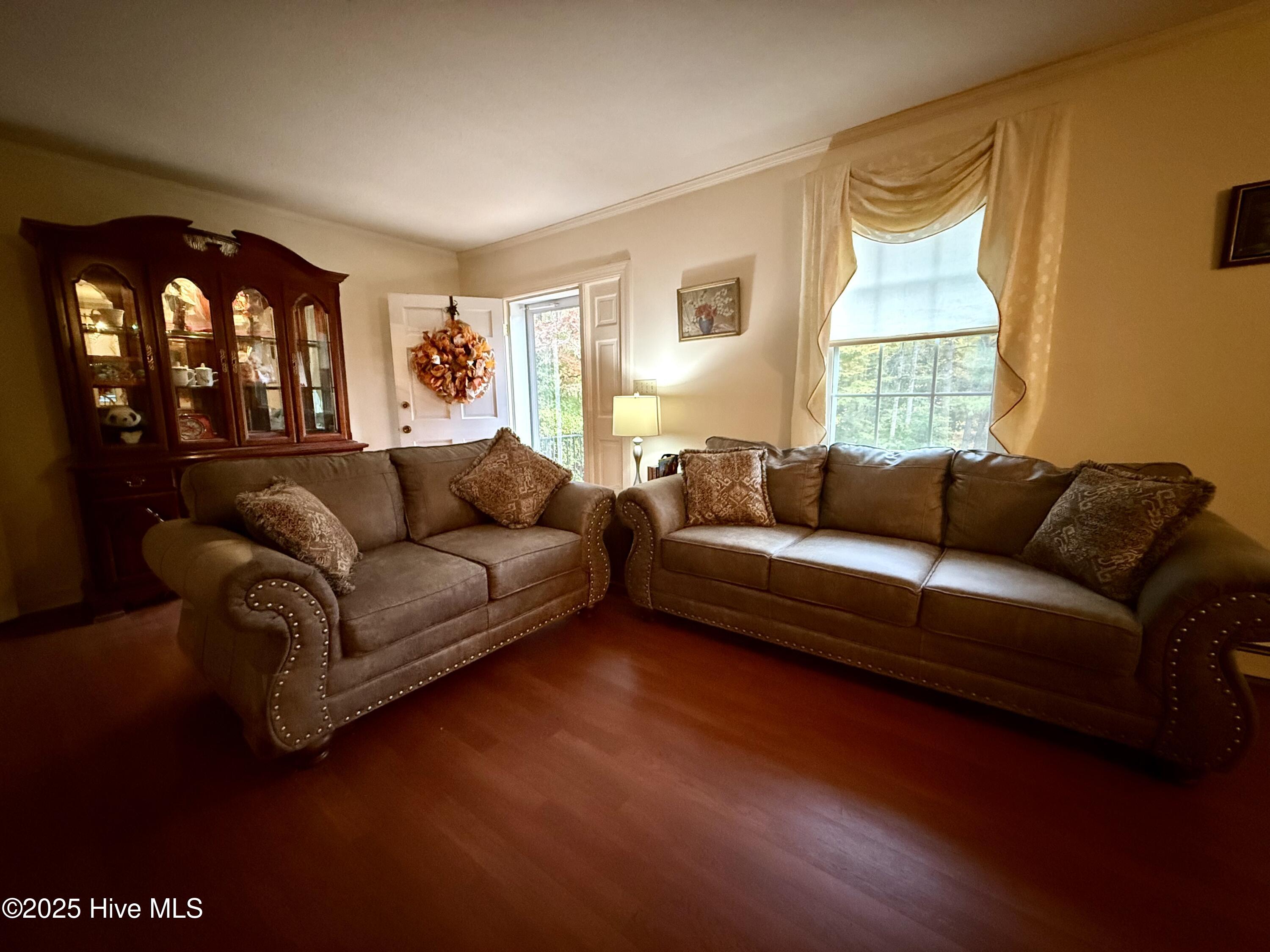 903 E Woodlawn Drive Property Photo 17