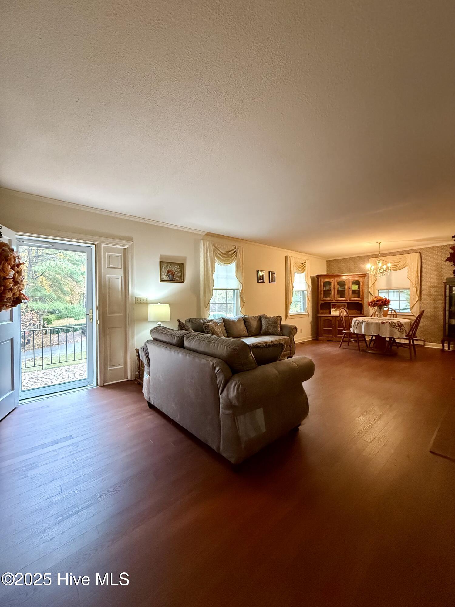 903 E Woodlawn Drive Property Photo 18