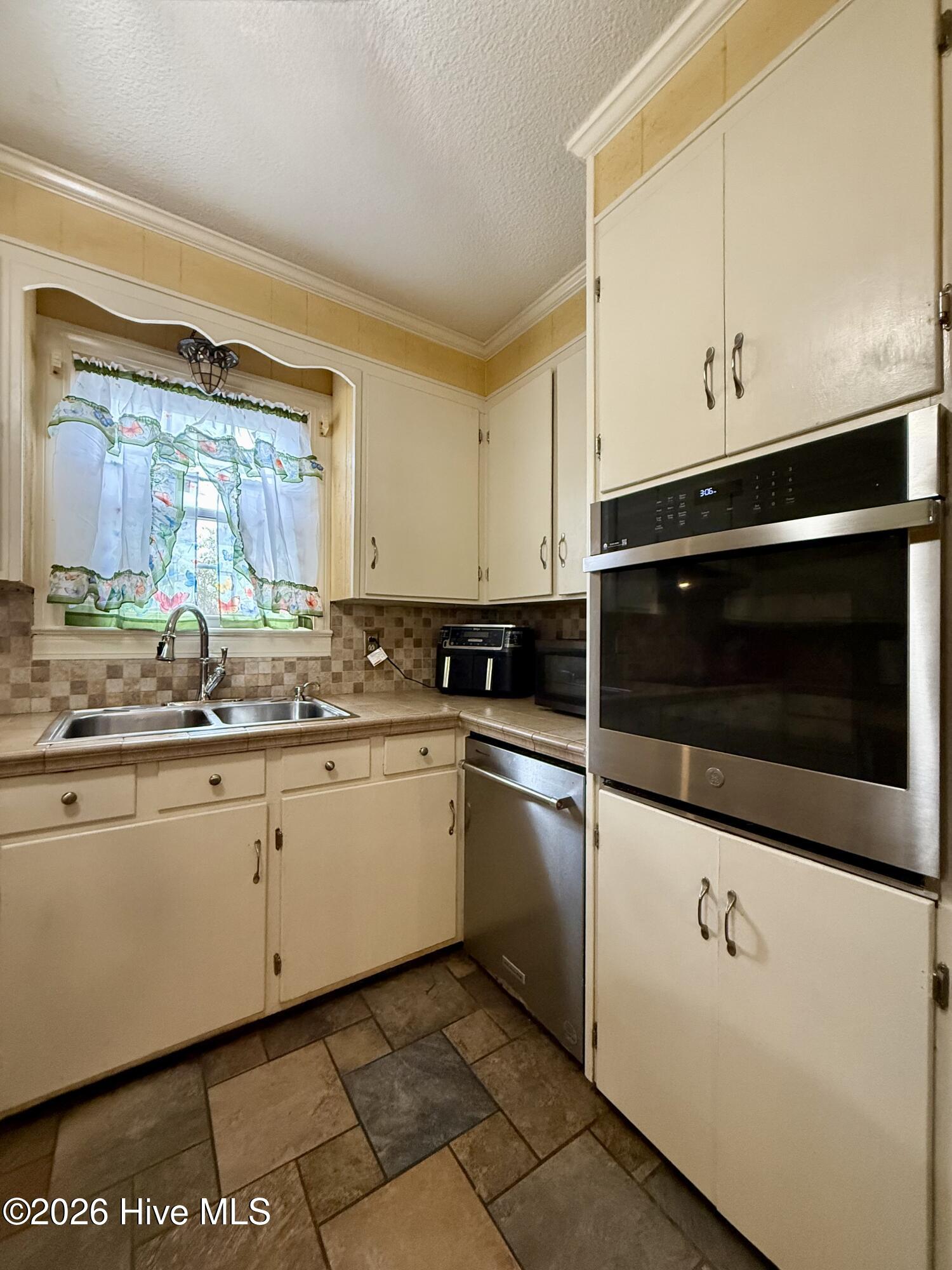 903 E Woodlawn Drive Property Photo 25