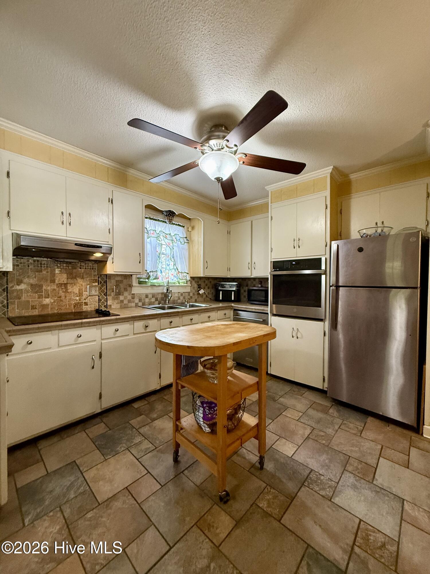 903 E Woodlawn Drive Property Photo 26
