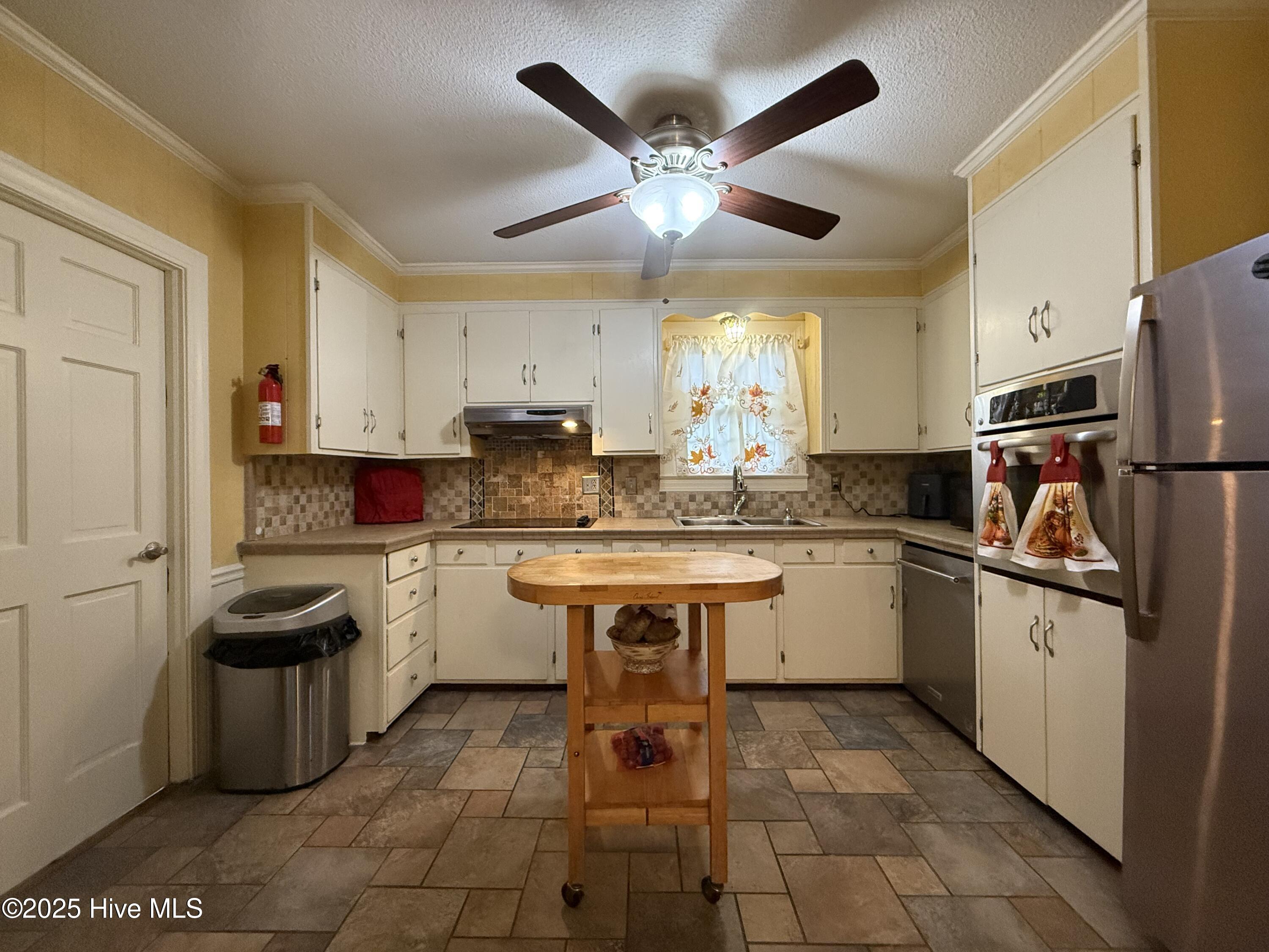 903 E Woodlawn Drive Property Photo 28