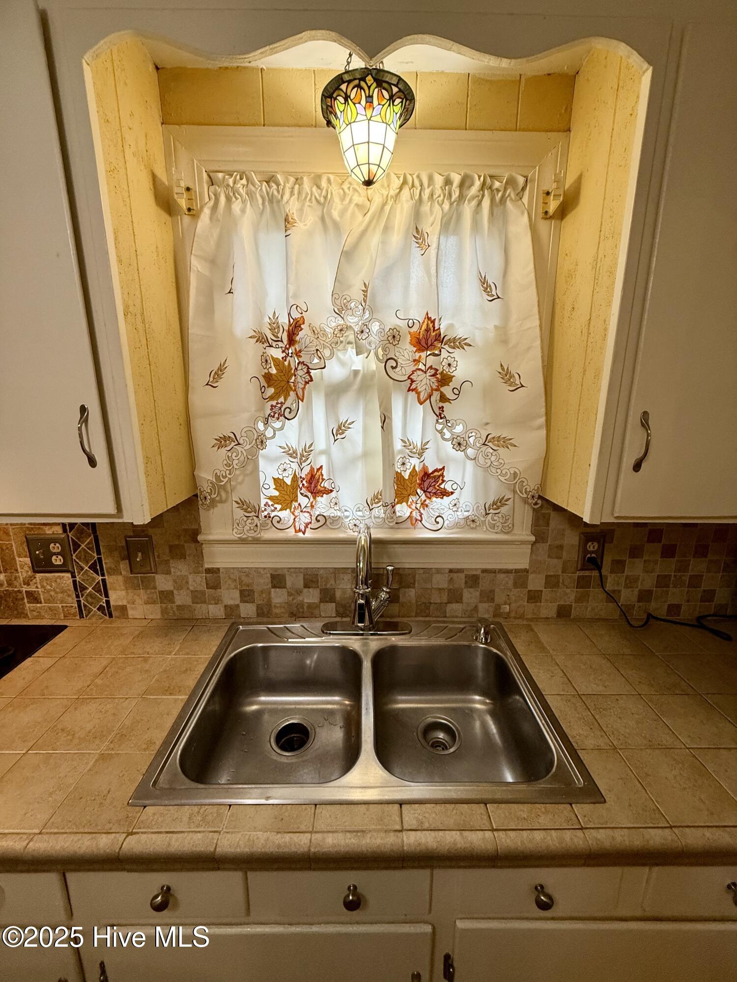903 E Woodlawn Drive Property Photo 30