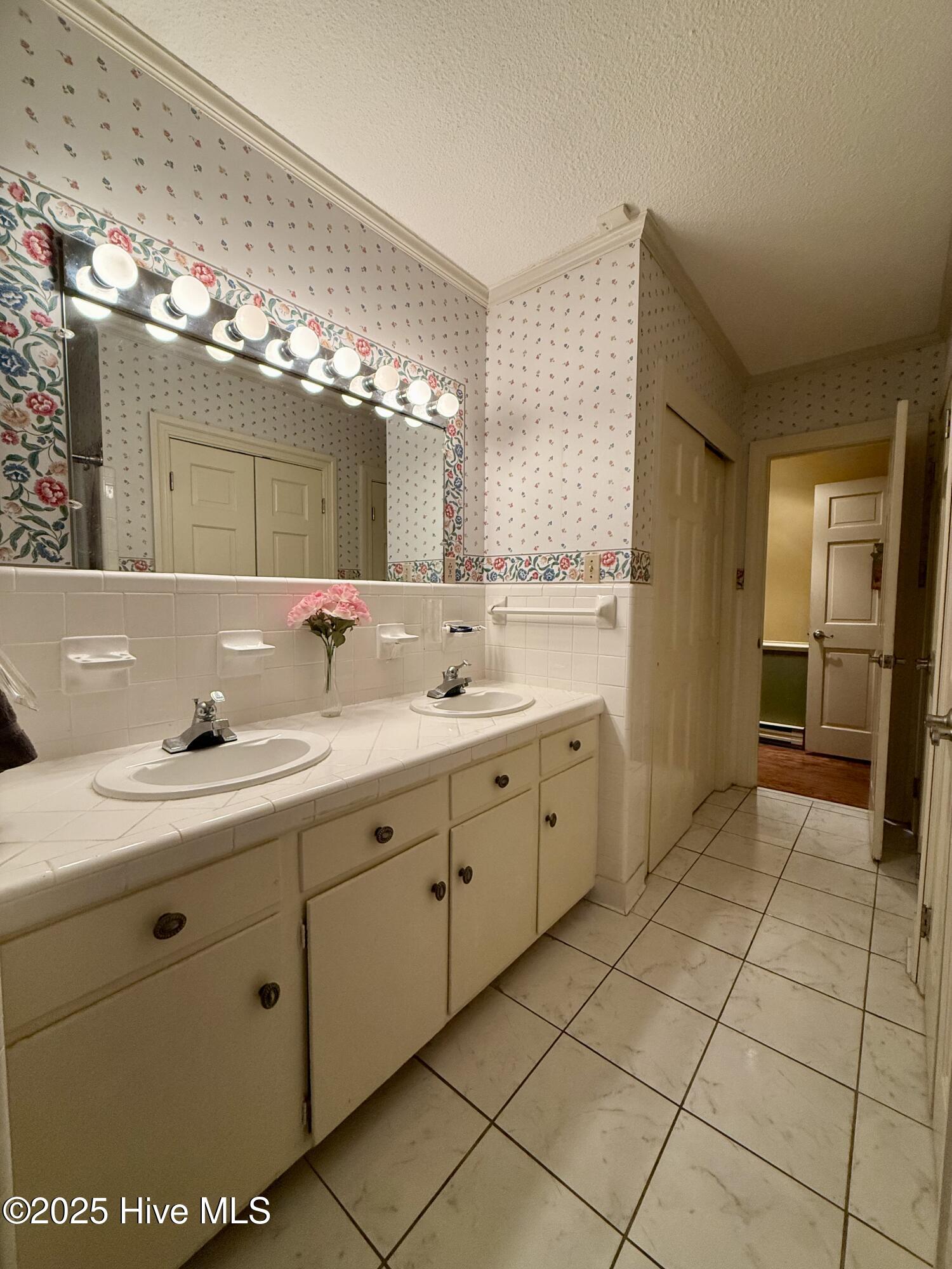 903 E Woodlawn Drive Property Photo 59