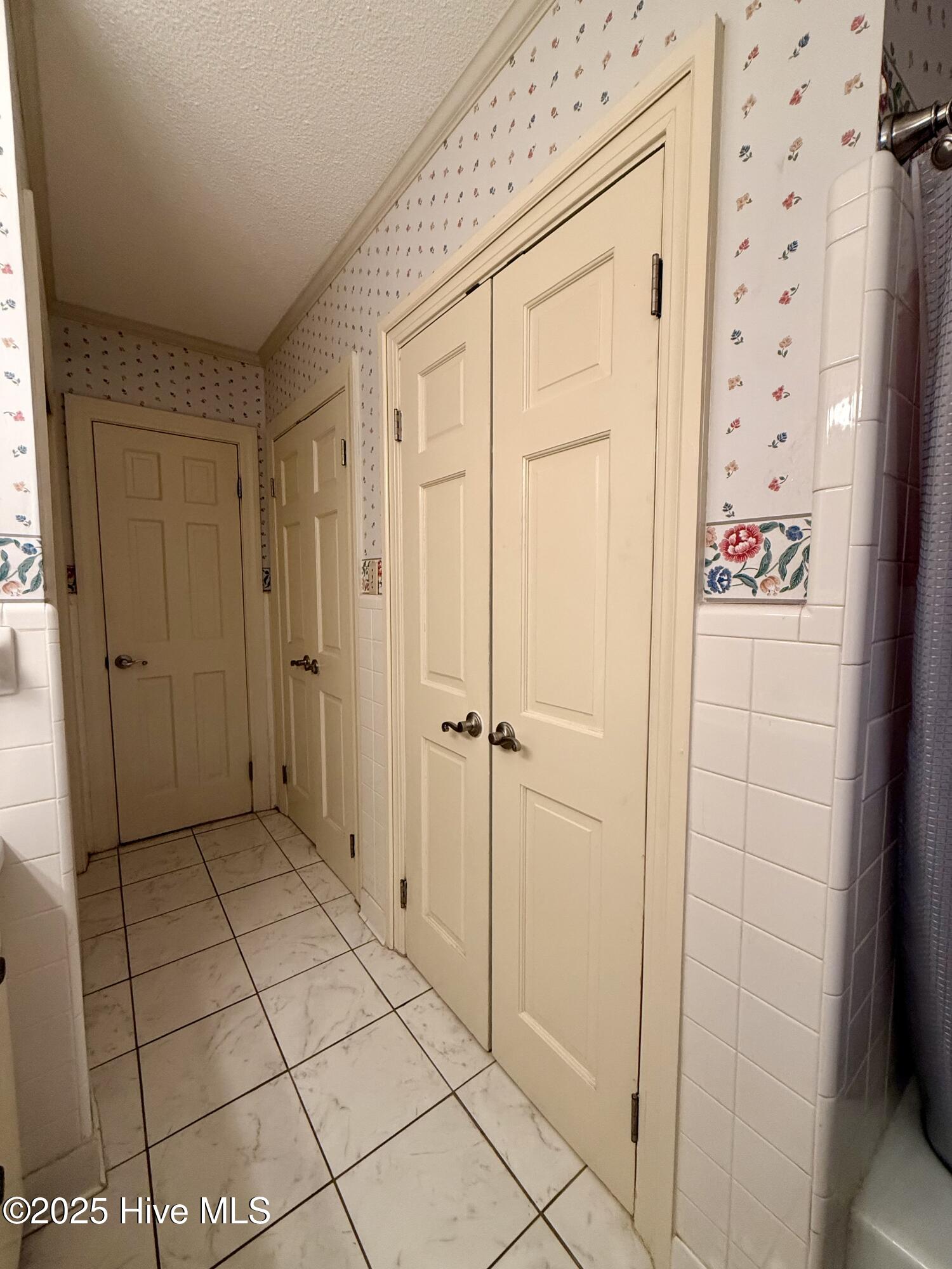 903 E Woodlawn Drive Property Photo 60