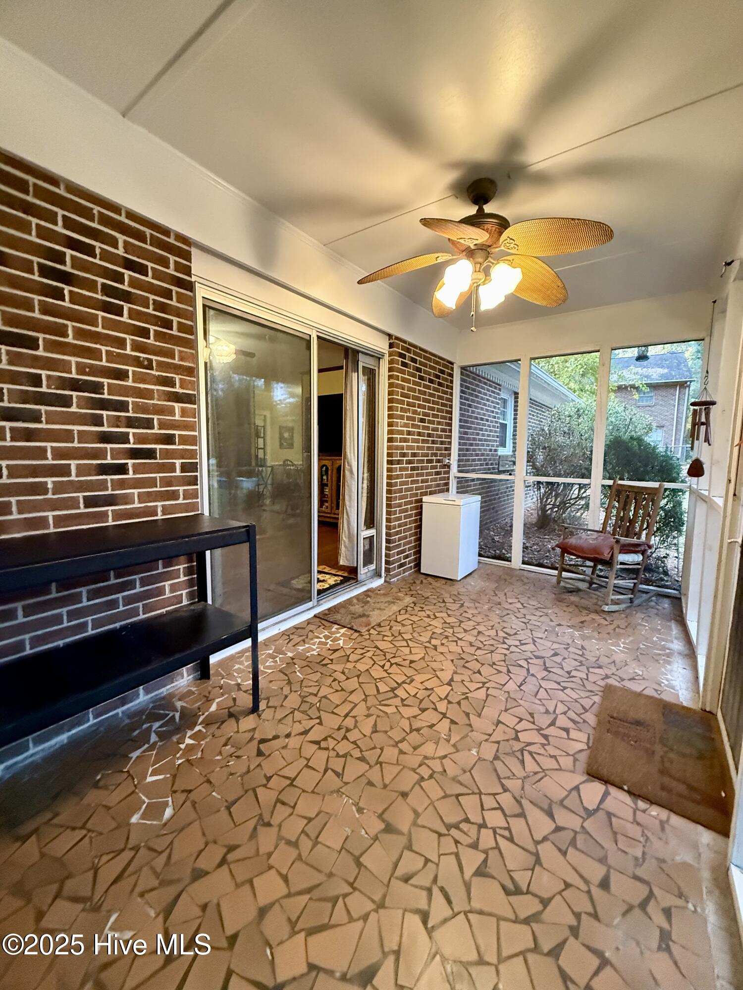 903 E Woodlawn Drive Property Photo 65