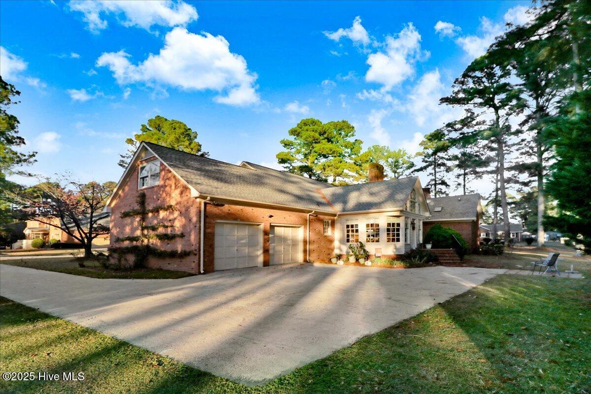 1802 Windsor Road Property Photo 6