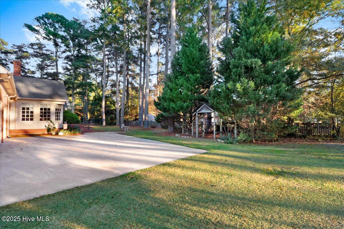 1802 Windsor Road Property Photo 8
