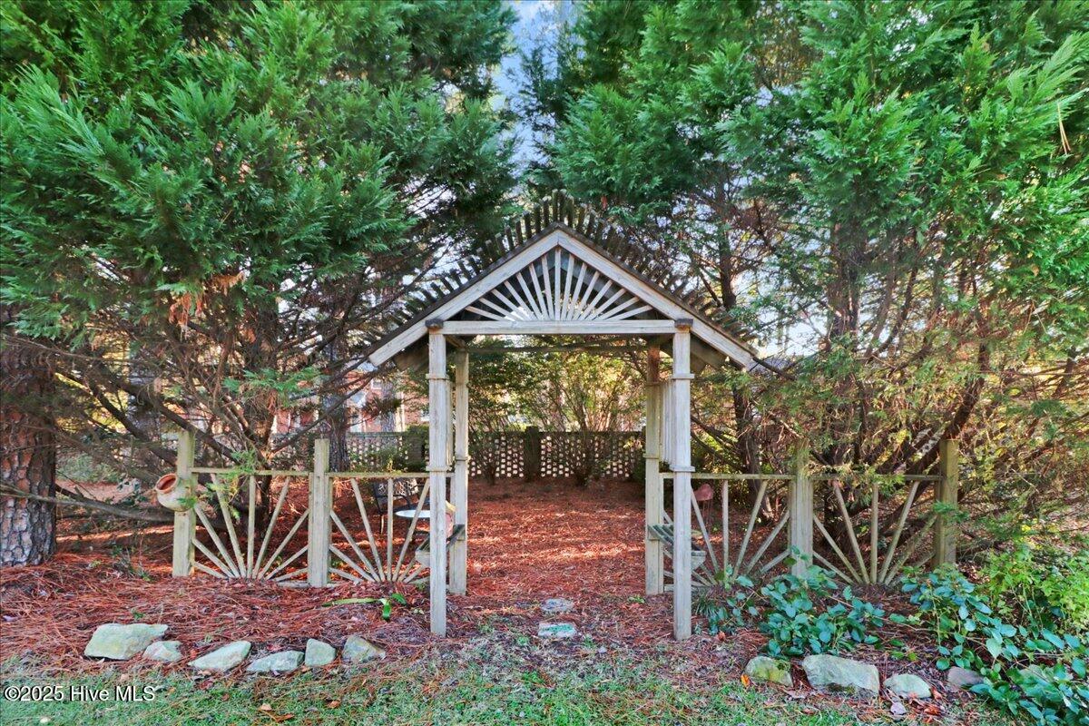 1802 Windsor Road Property Photo 10