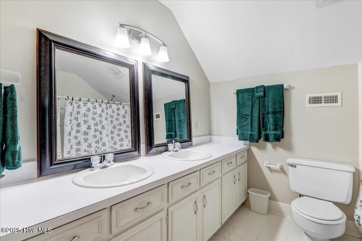 1802 Windsor Road Property Photo 47