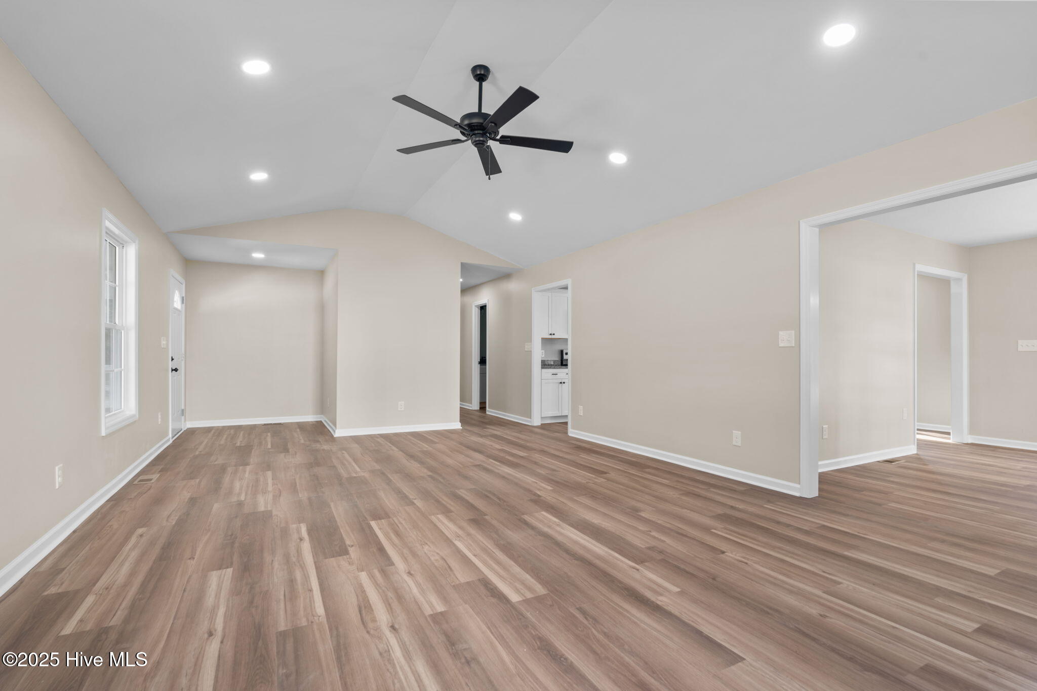 215 Beech Street Property Photo 6