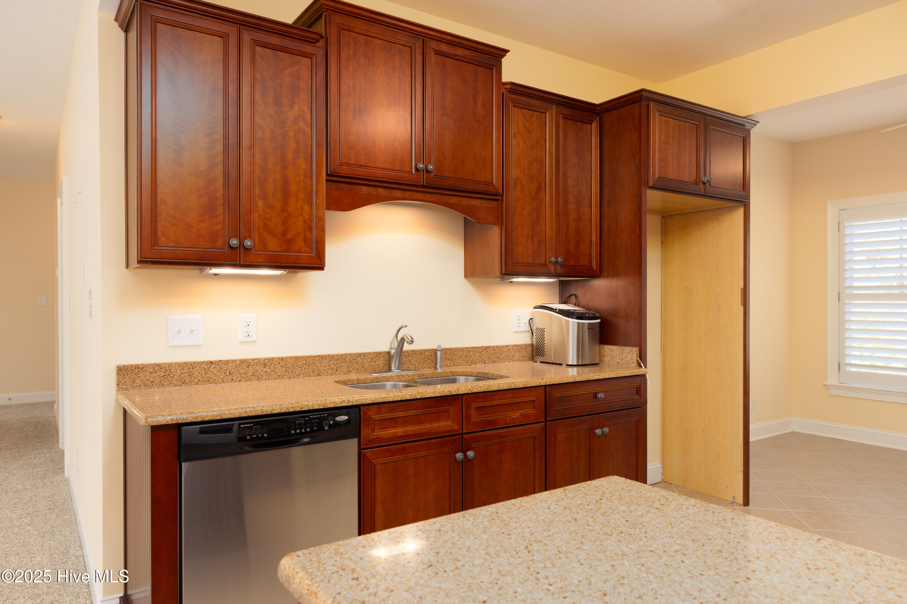 152 Wharf Landing Drive C Property Photo 8