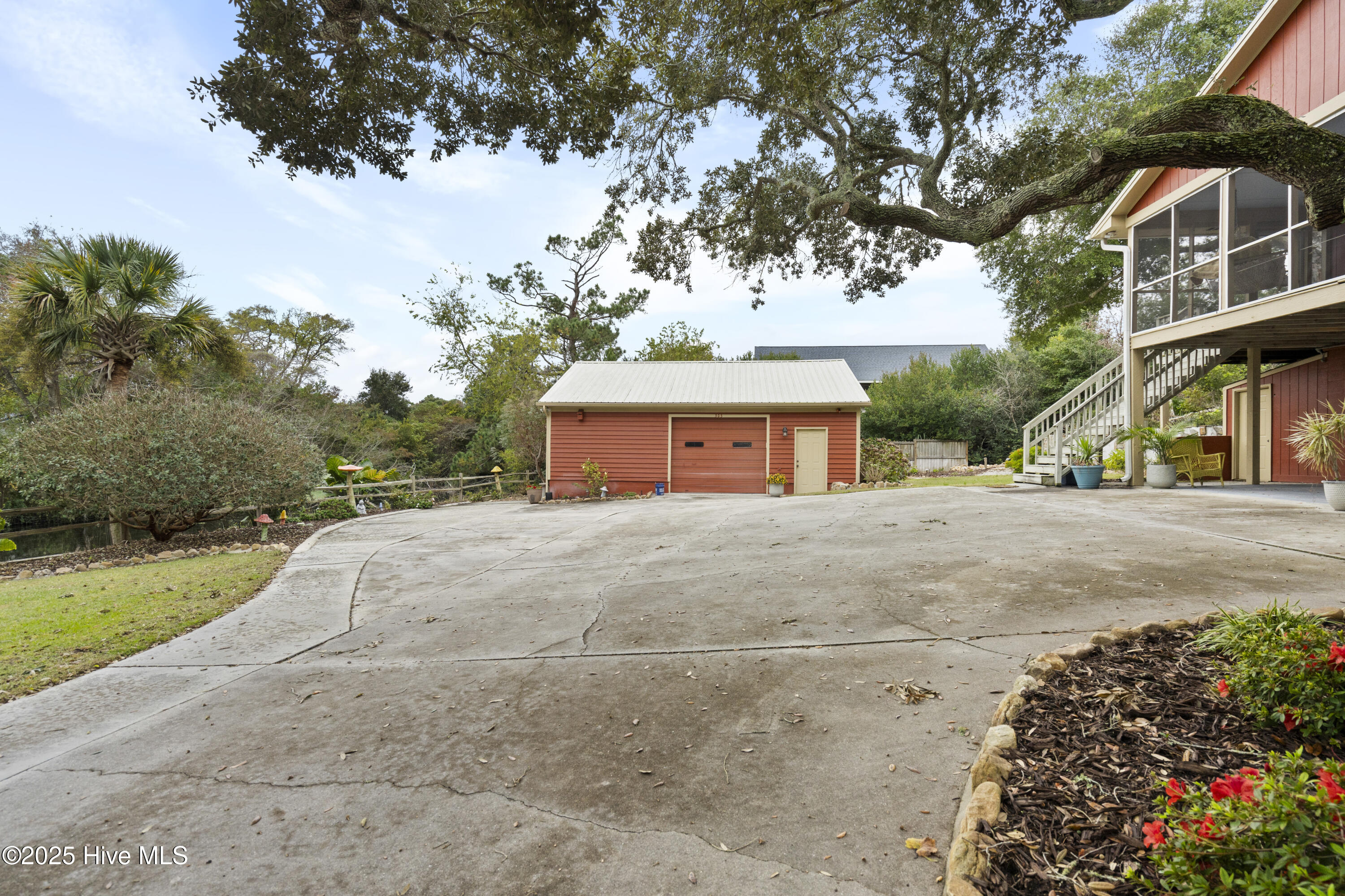 303 Live Oak Street Property Photo 60