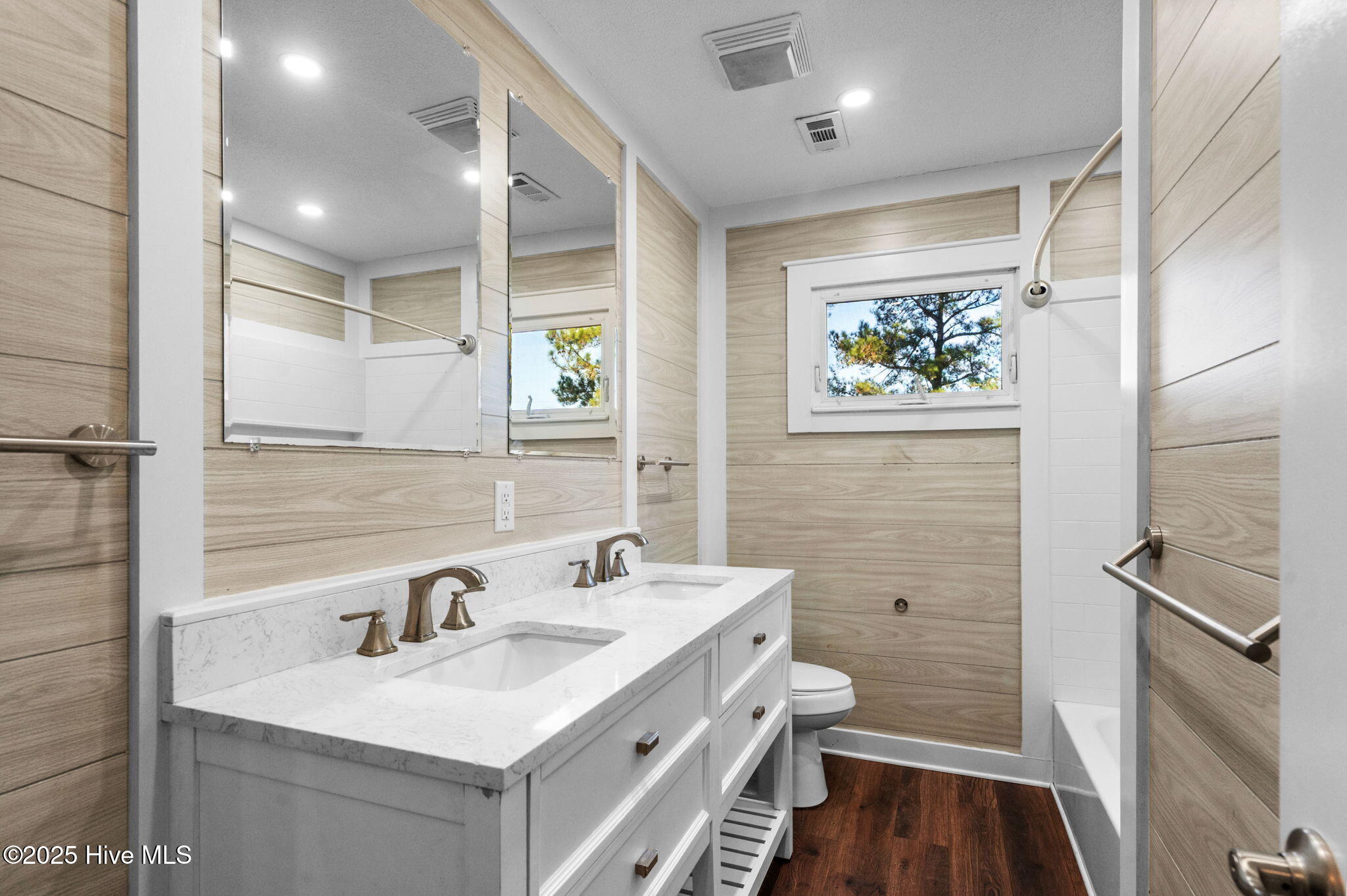 735 Airport Road Property Photo 13