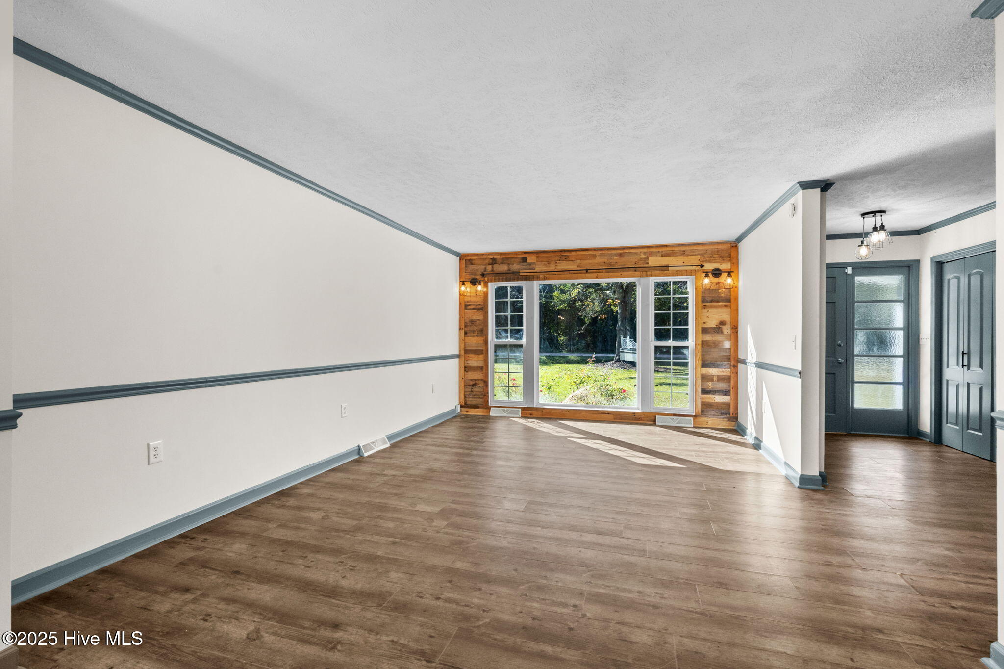 735 Airport Road Property Photo 17