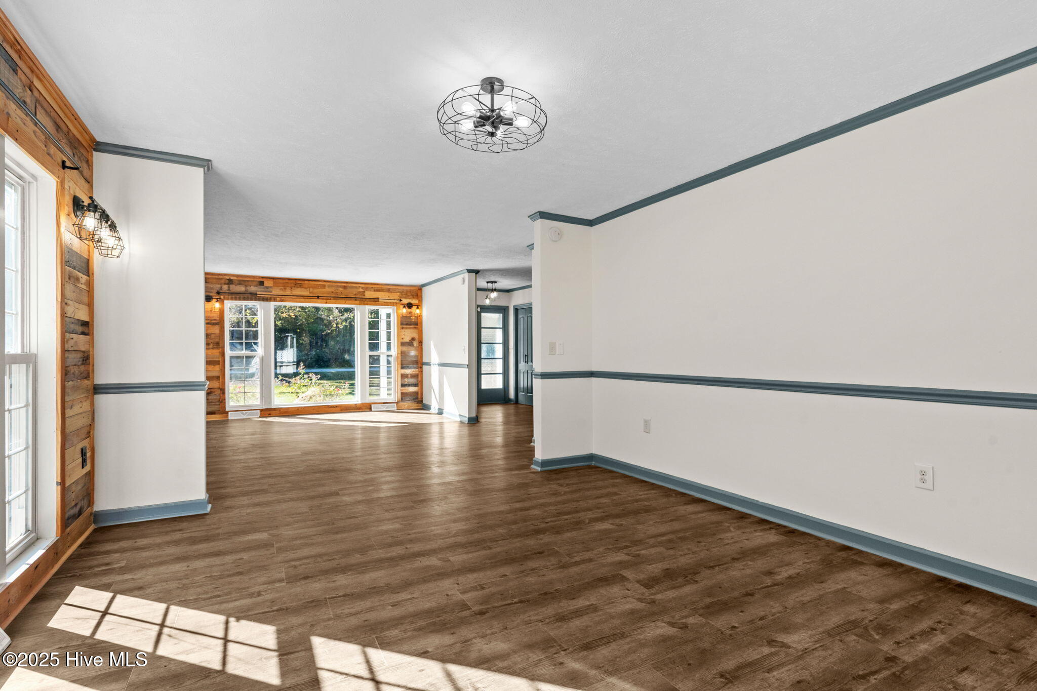 735 Airport Road Property Photo 21