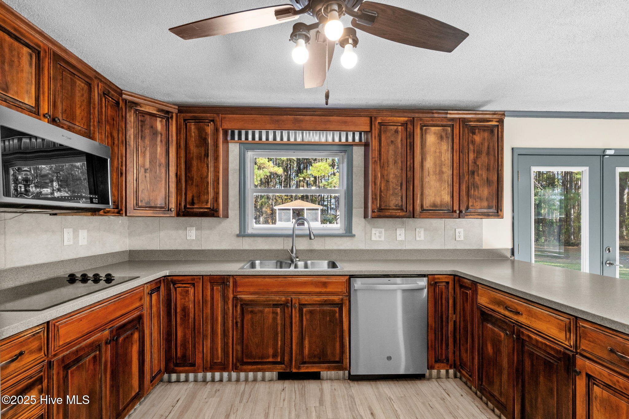 735 Airport Road Property Photo 26