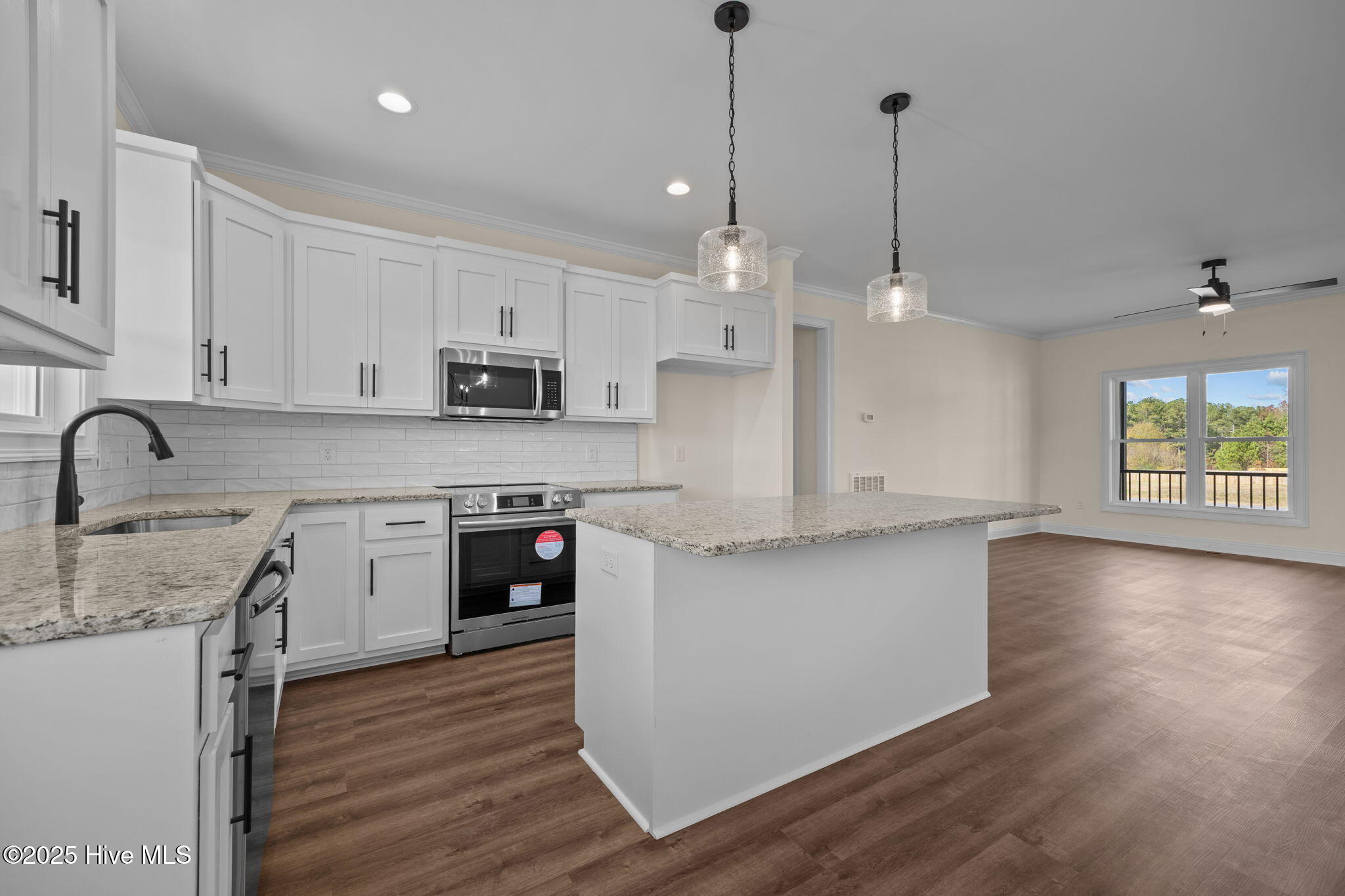 5547 Martys Court Property Photo 7