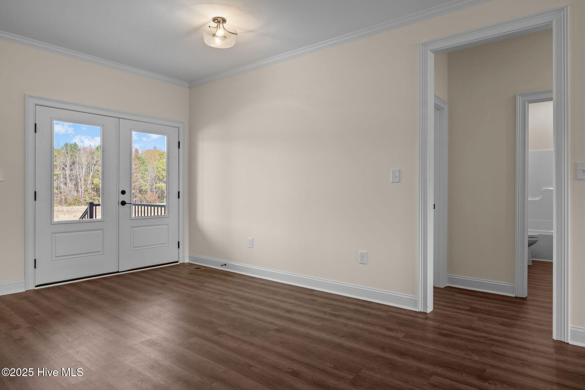 5547 Martys Court Property Photo 10