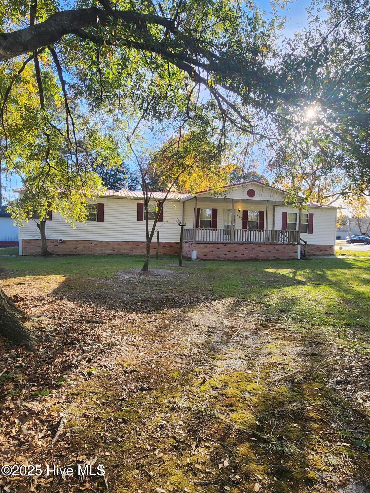 723 W Broad Street Property Photo 3