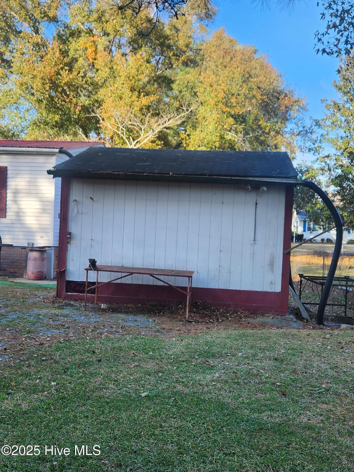 723 W Broad Street Property Photo 9