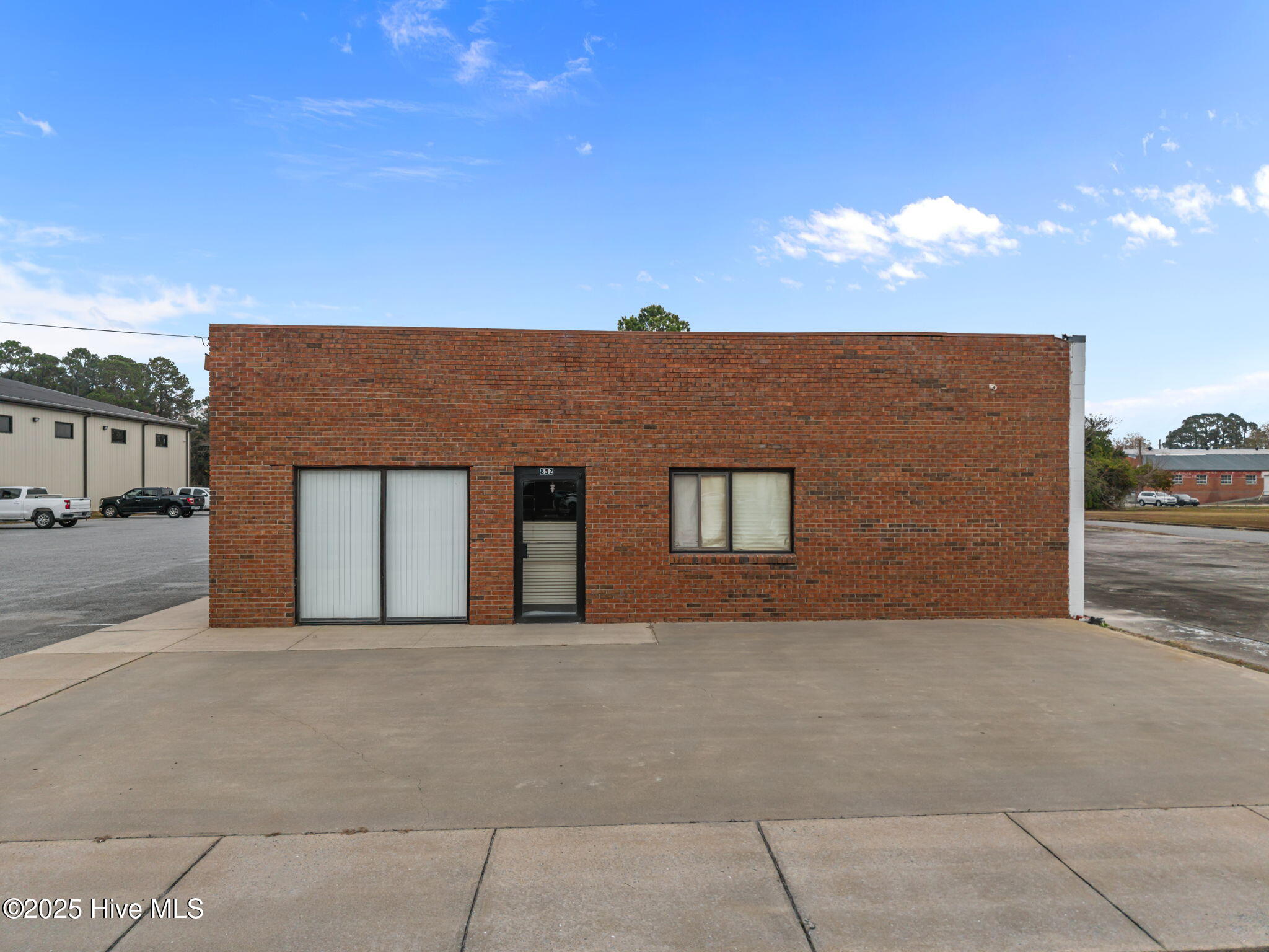 852 W 5th Street Property Photo 4