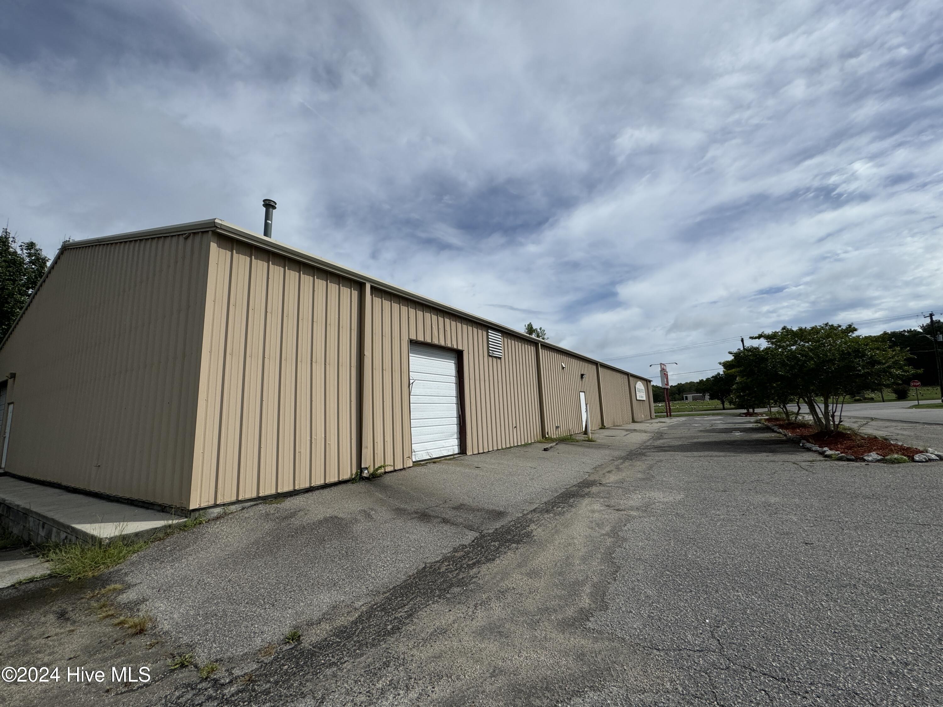 1708 E Broad Avenue Property Photo 2