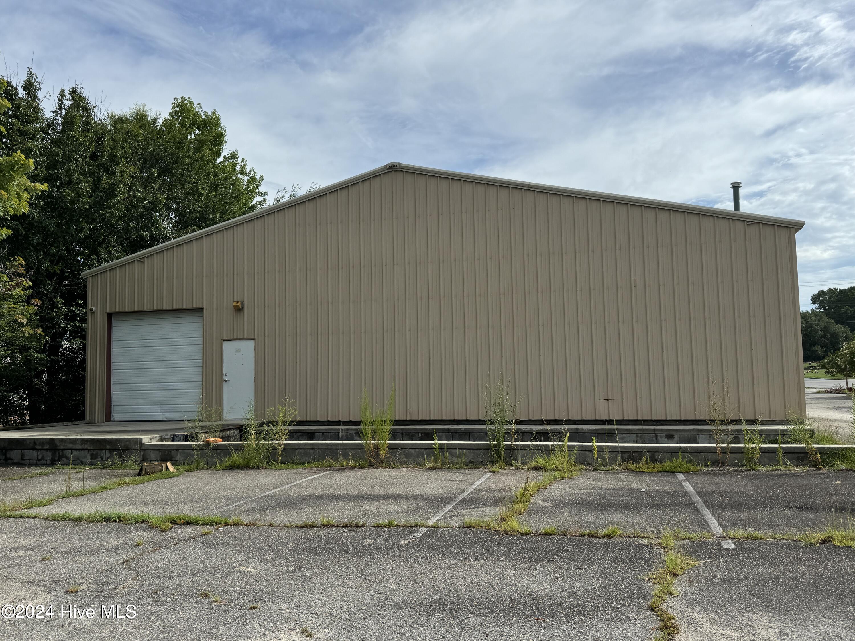 1708 E Broad Avenue Property Photo 5