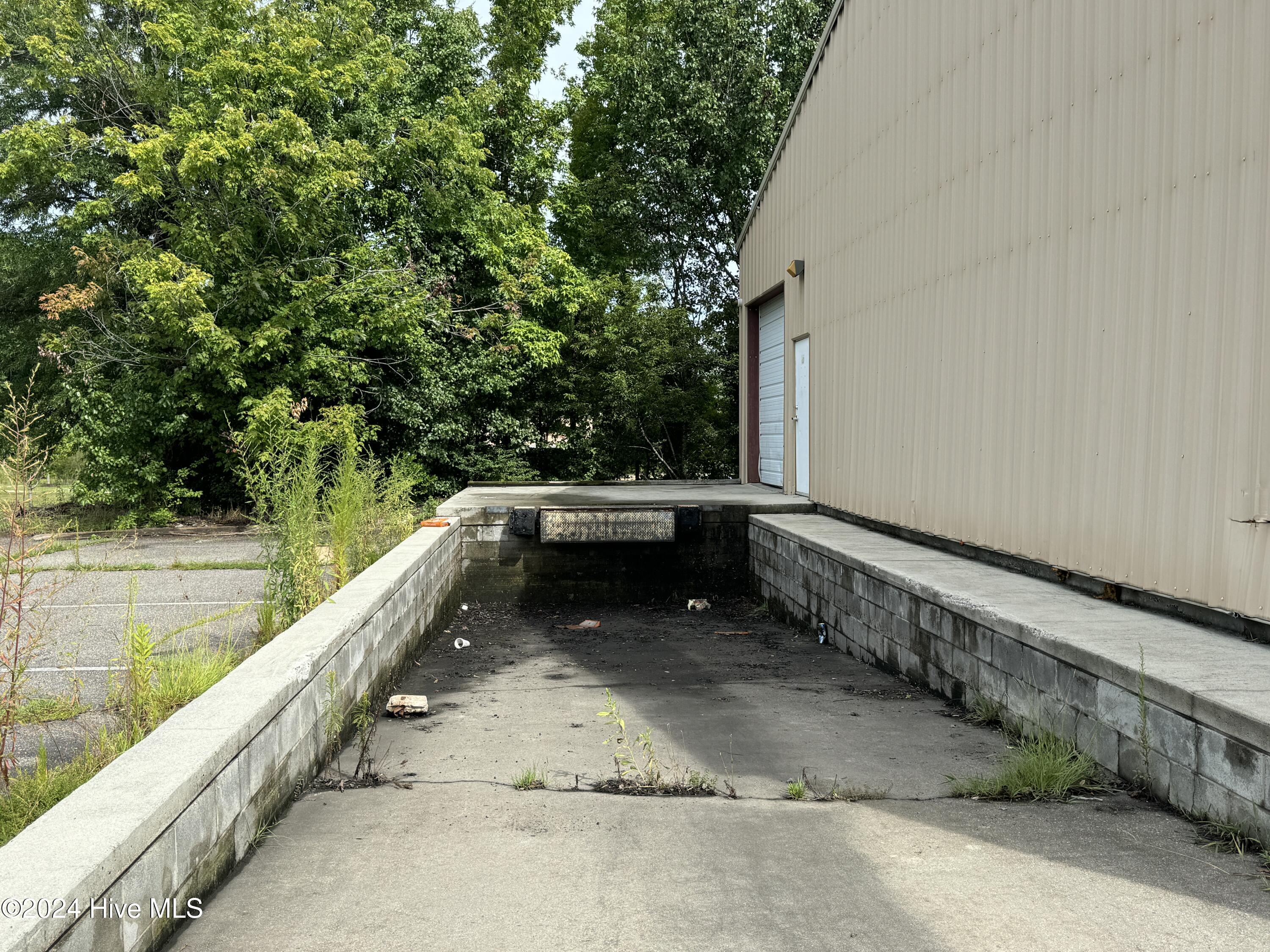 1708 E Broad Avenue Property Photo 6