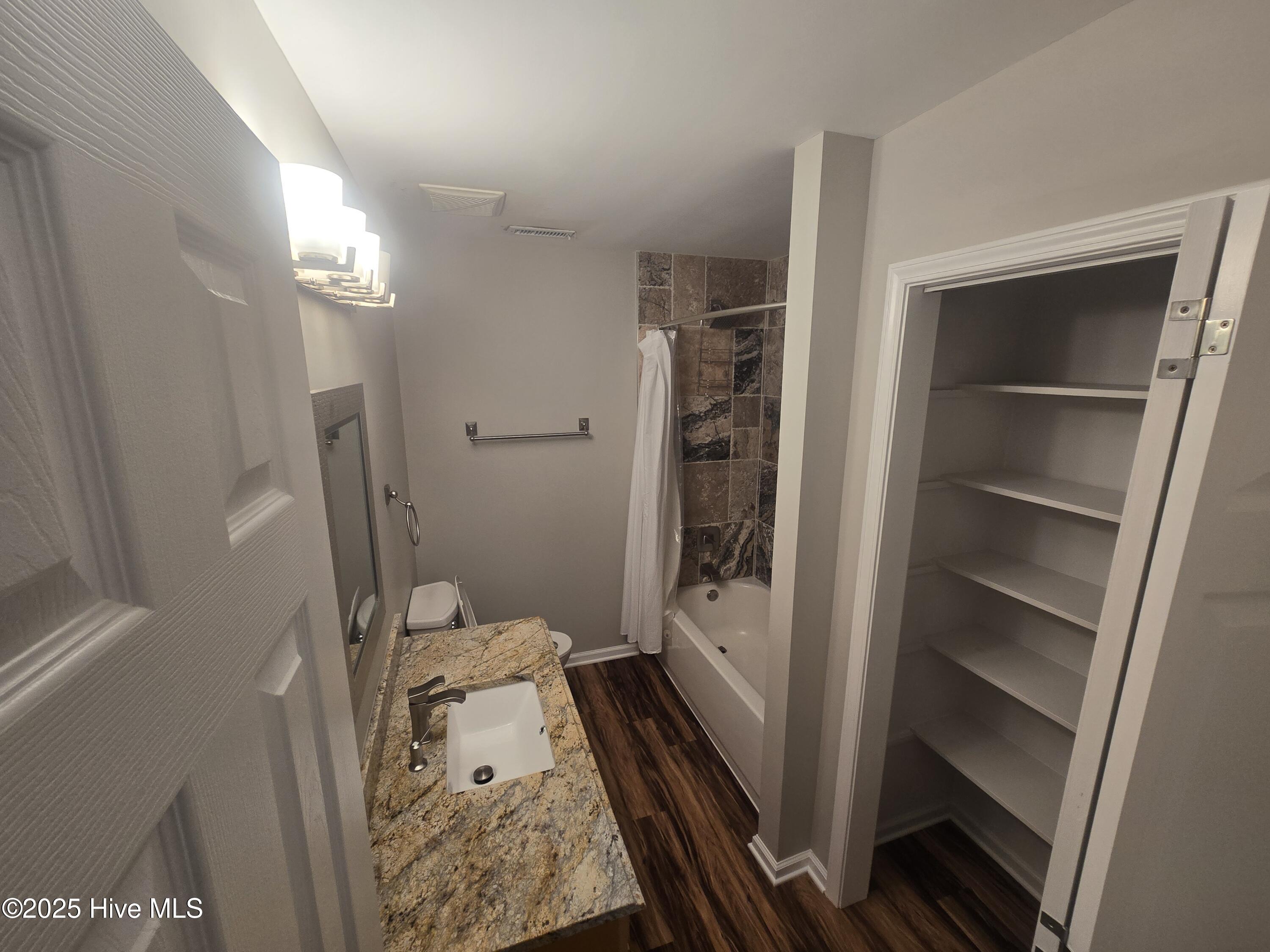 5901 Mclean Street Property Photo 10
