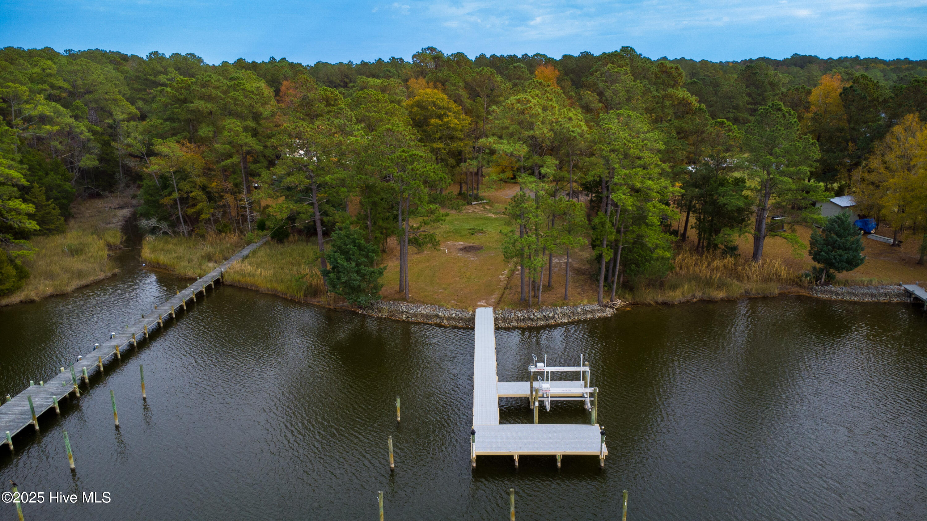105 Trawler Lane Property Photo 1