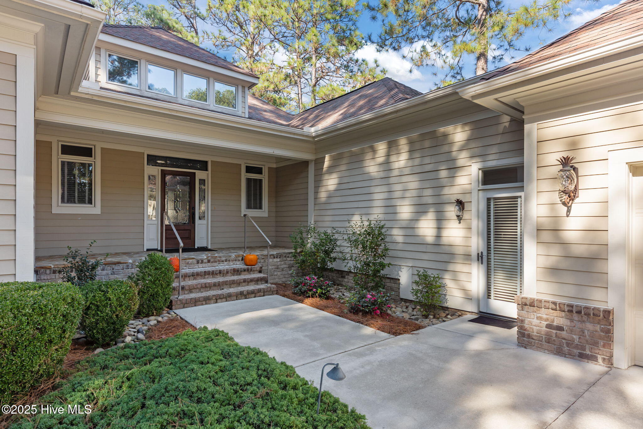 7 Wellington Drive Property Photo 3