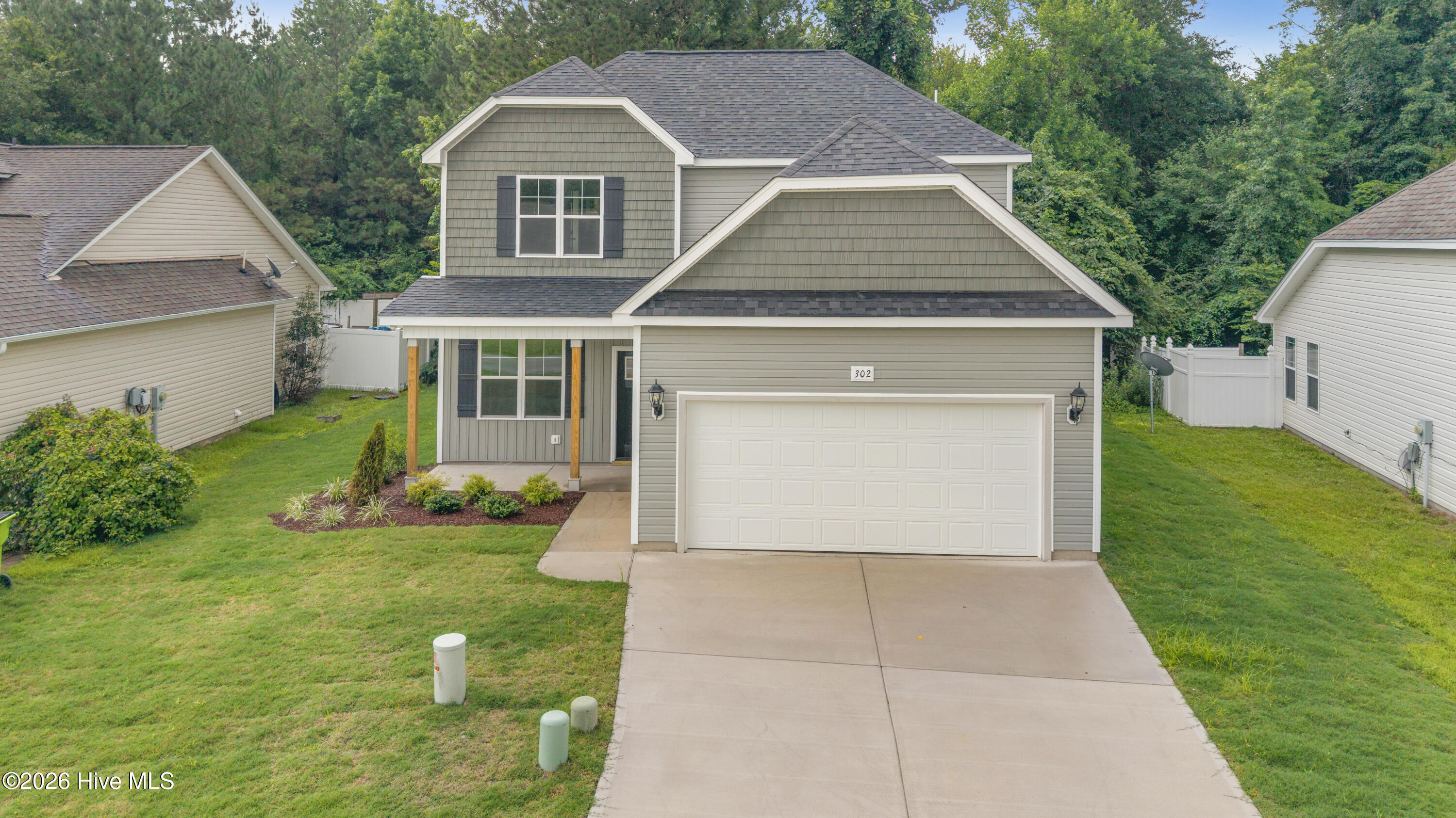 302 Hawks Bluff Drive Property Photo 1