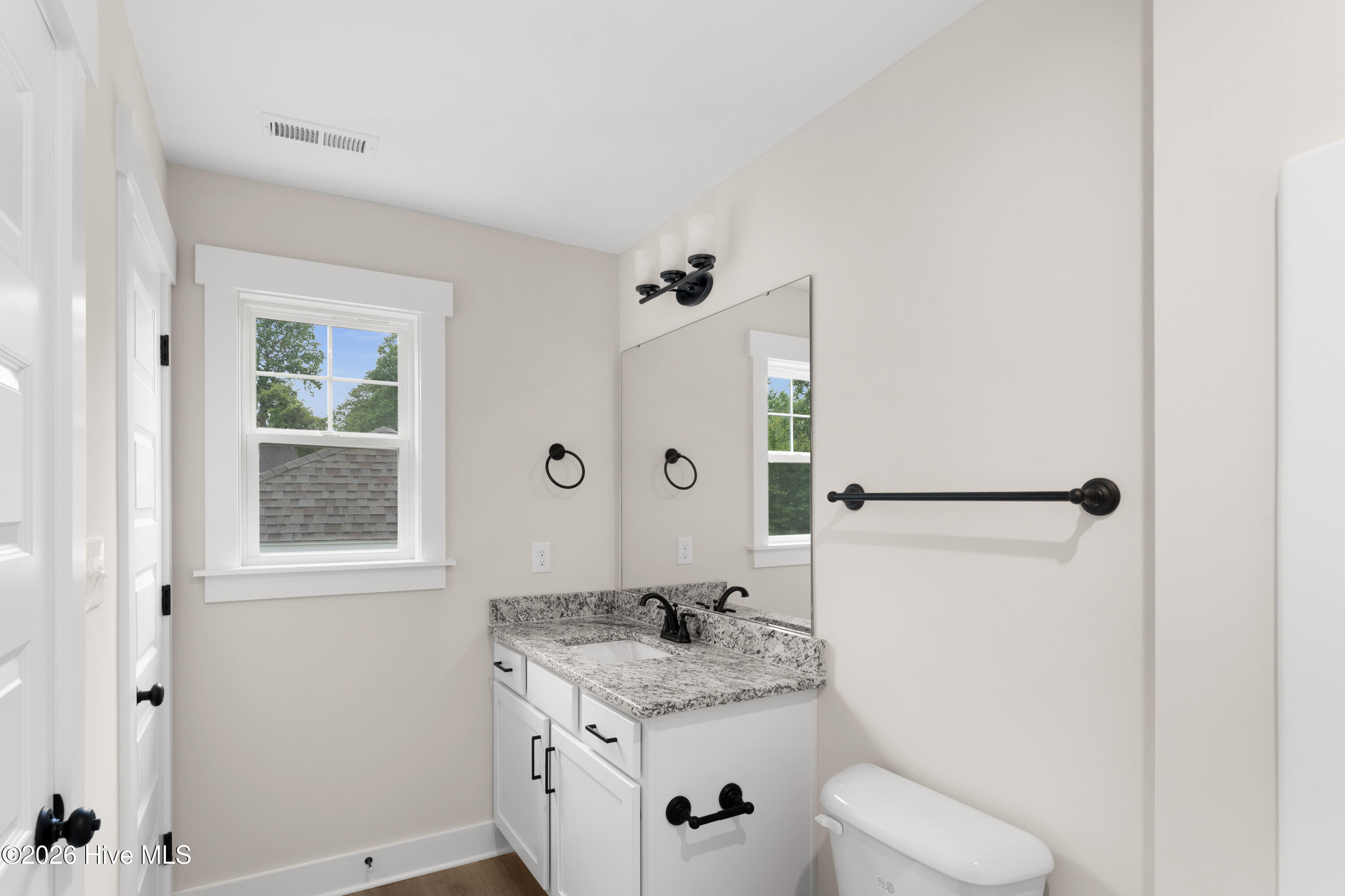 302 Hawks Bluff Drive Property Photo 12