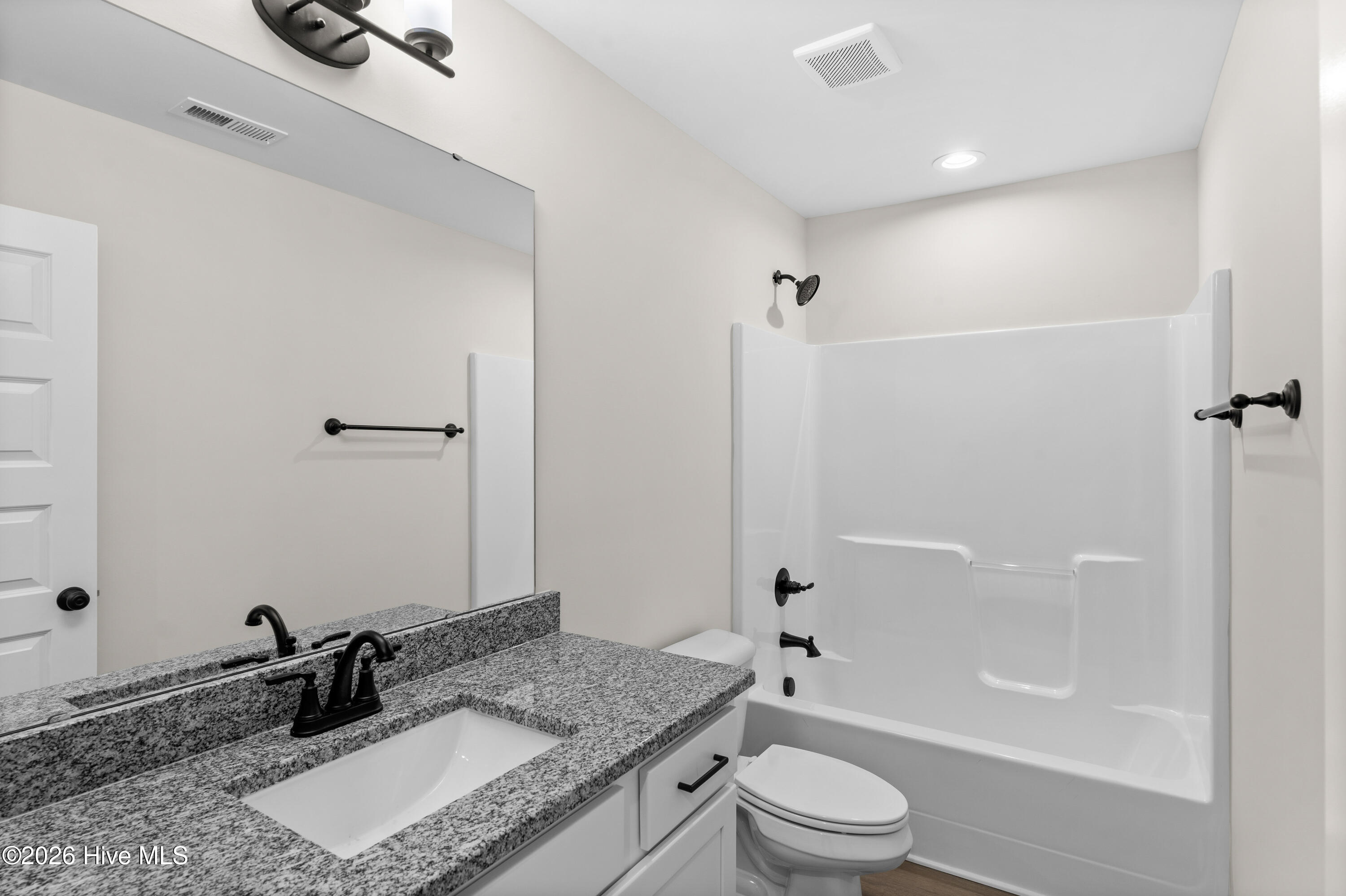 318 Hawks Bluff Drive Property Photo 4