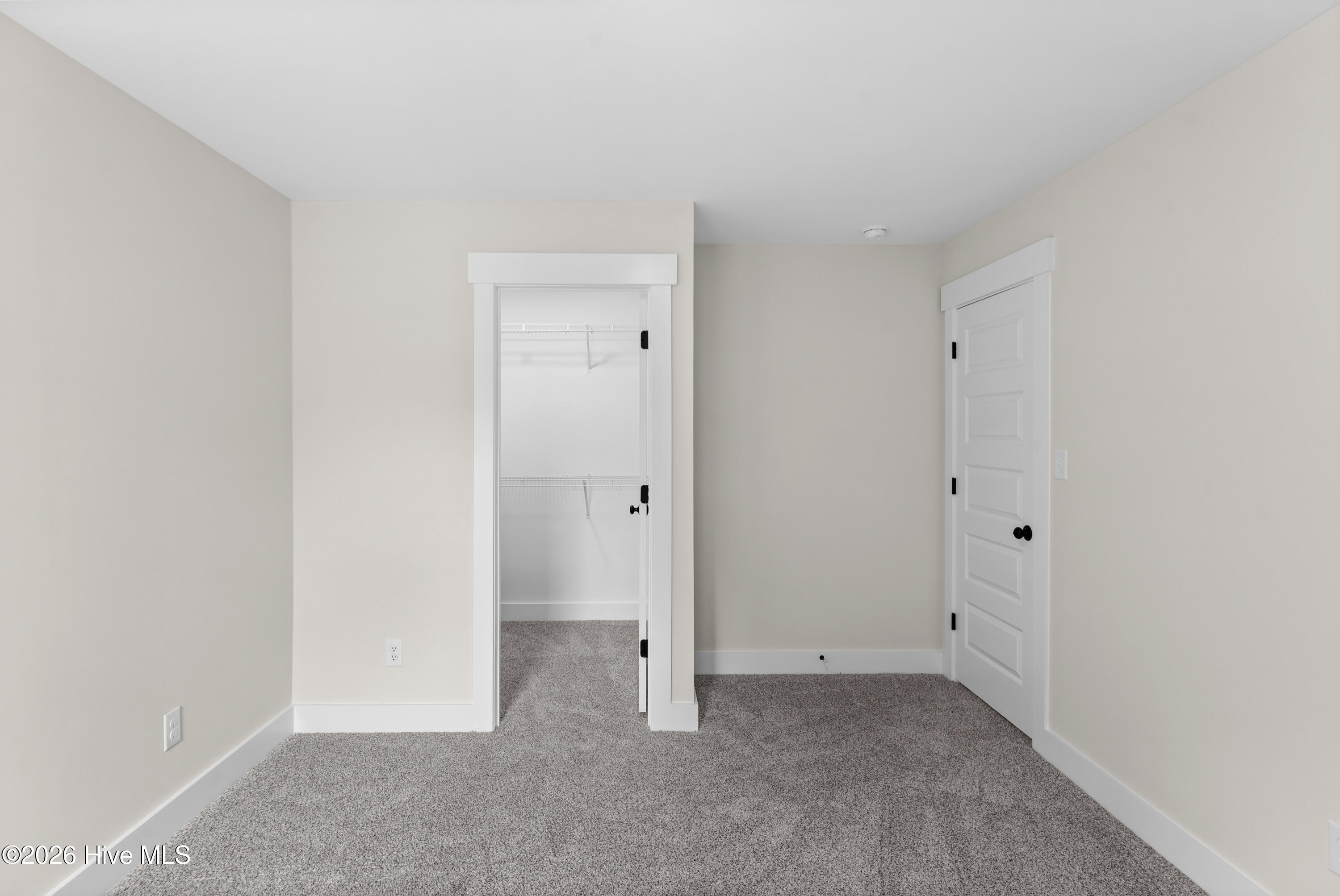 318 Hawks Bluff Drive Property Photo 6