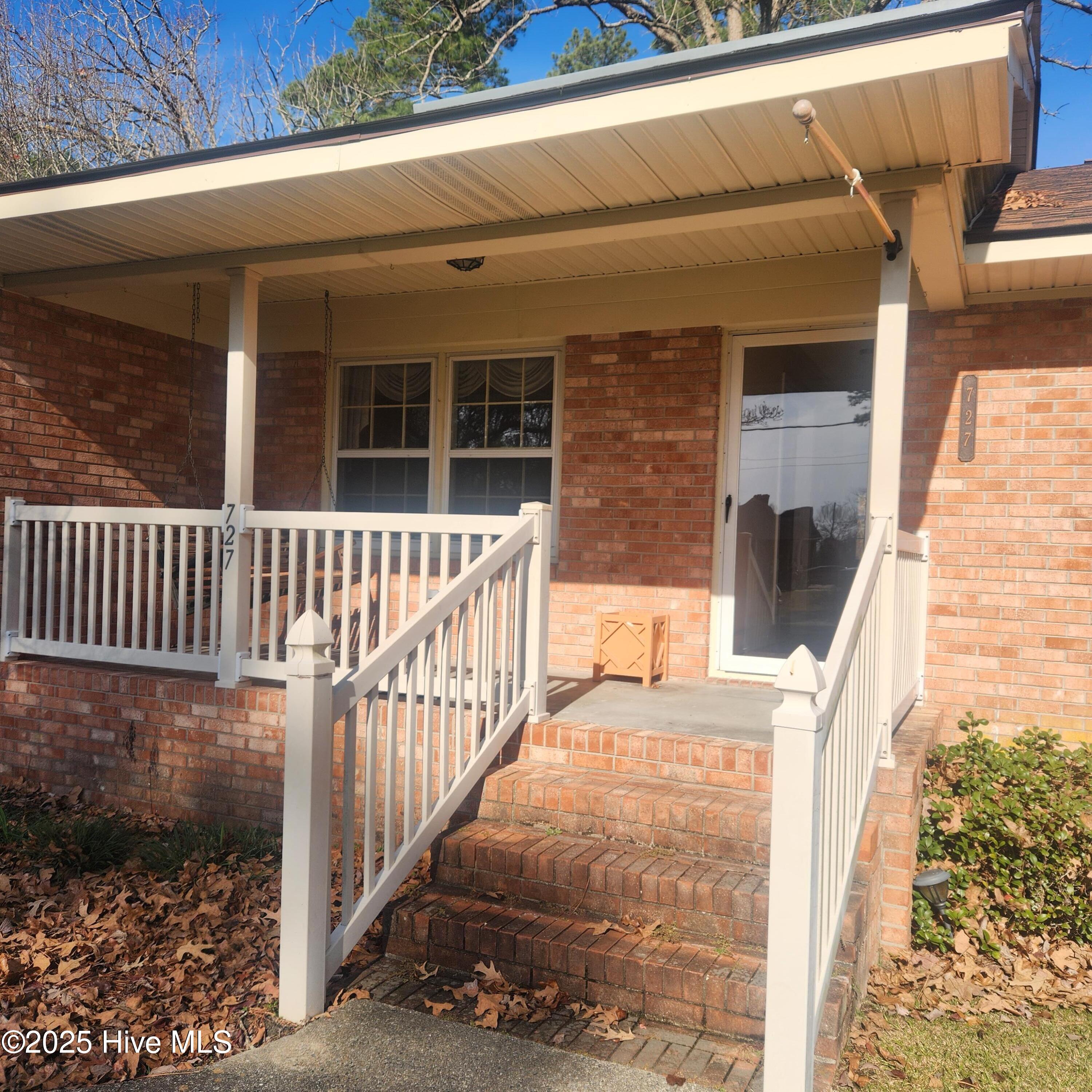 727 Fairlane Drive Property Photo 3