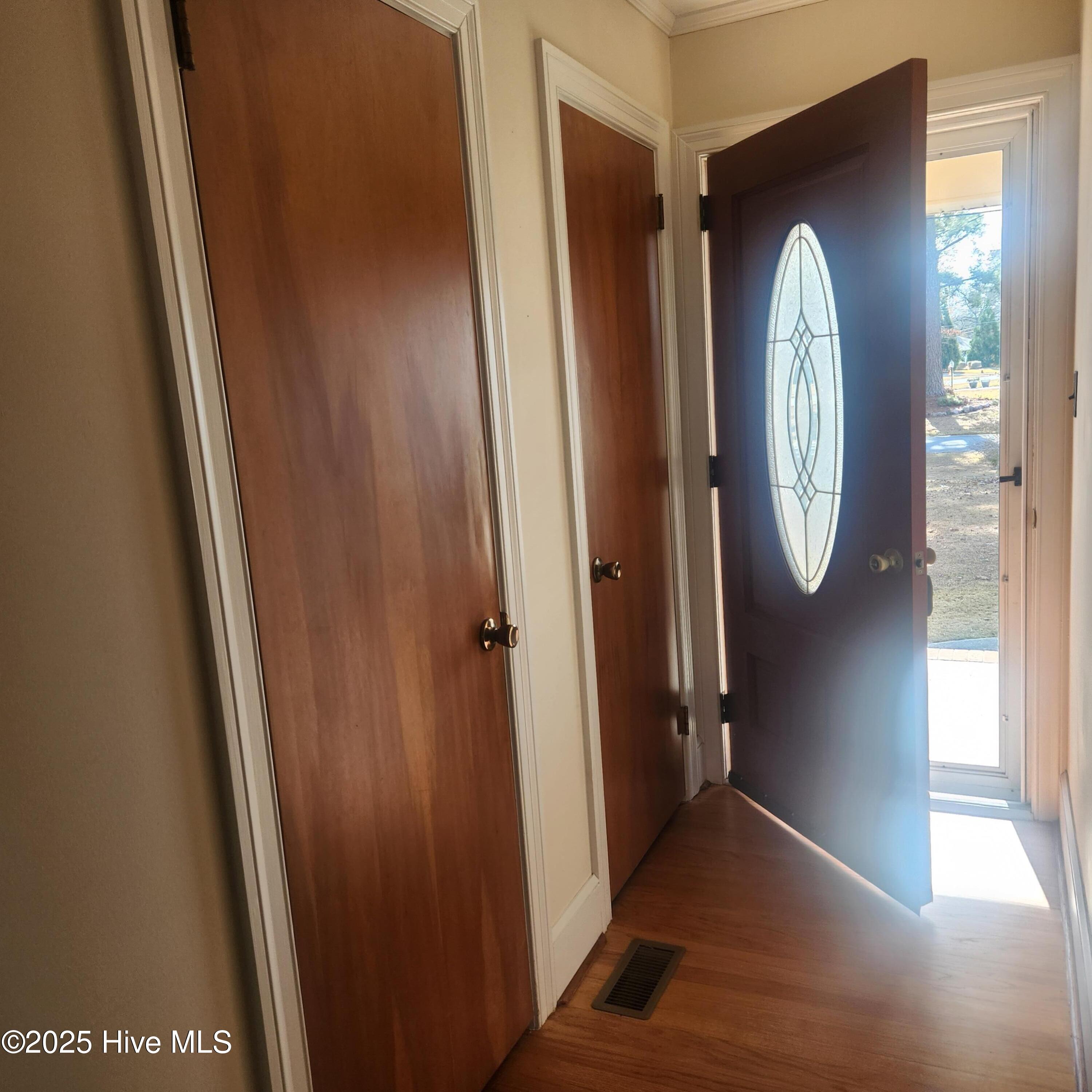 727 Fairlane Drive Property Photo 4