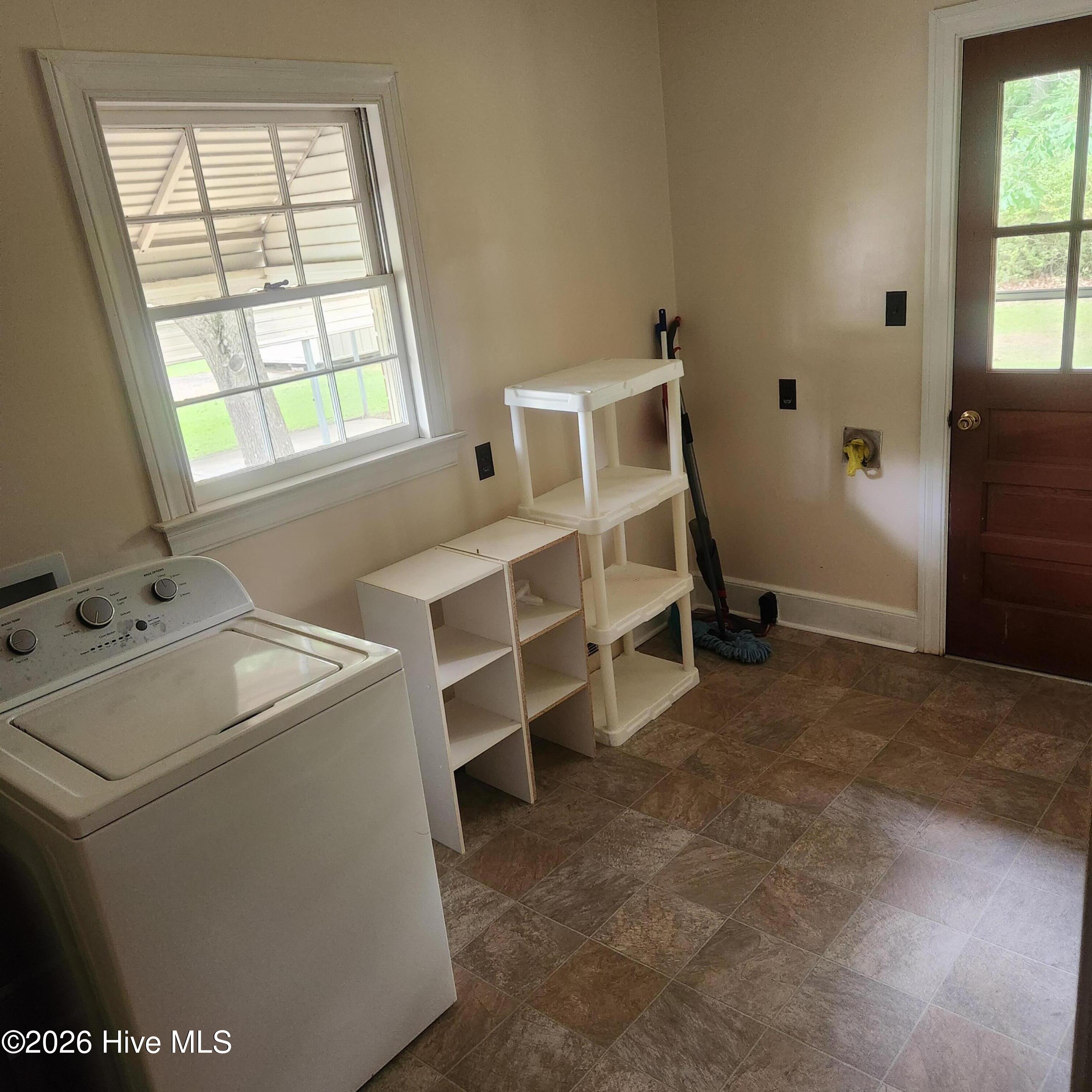 727 Fairlane Drive Property Photo 21