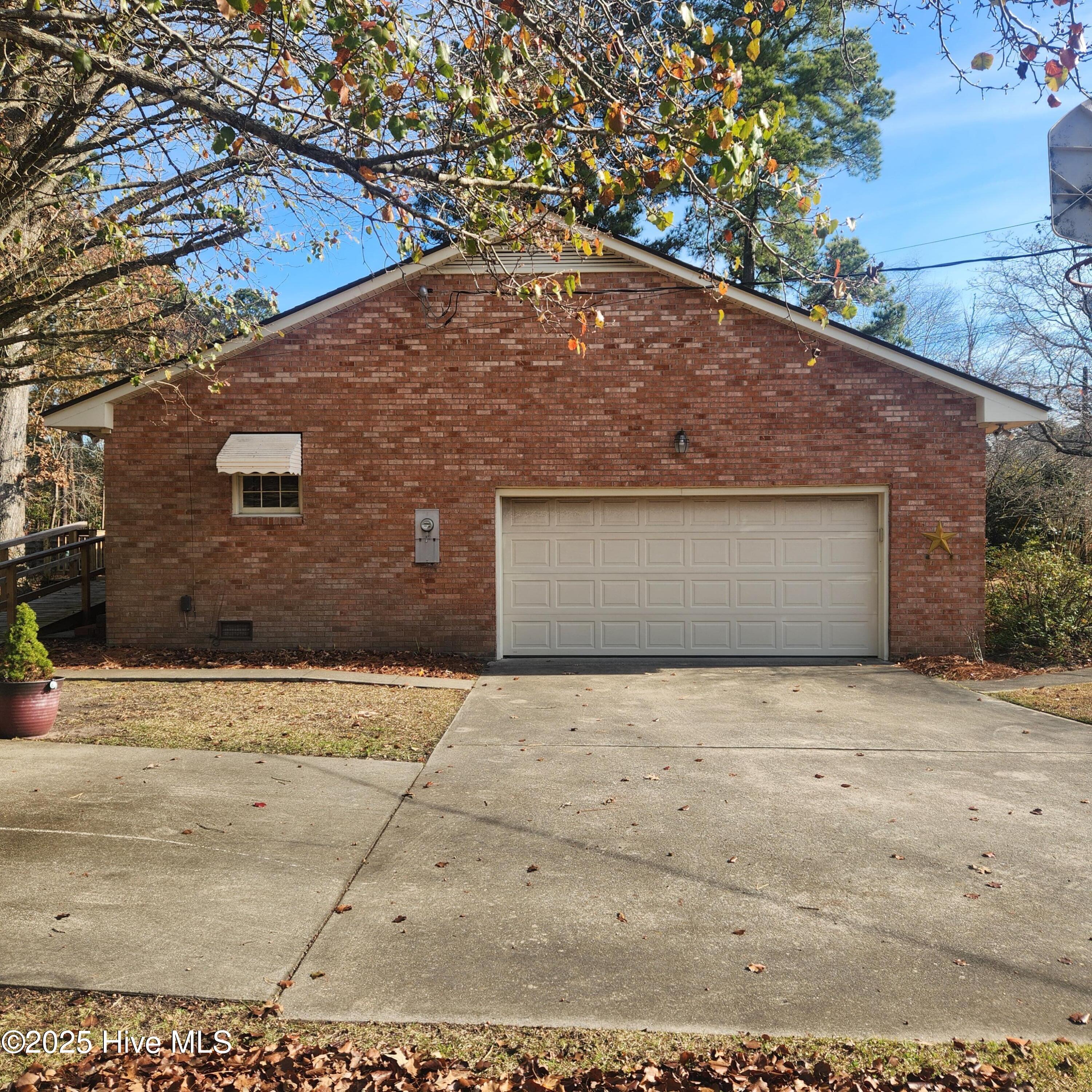 727 Fairlane Drive Property Photo 28