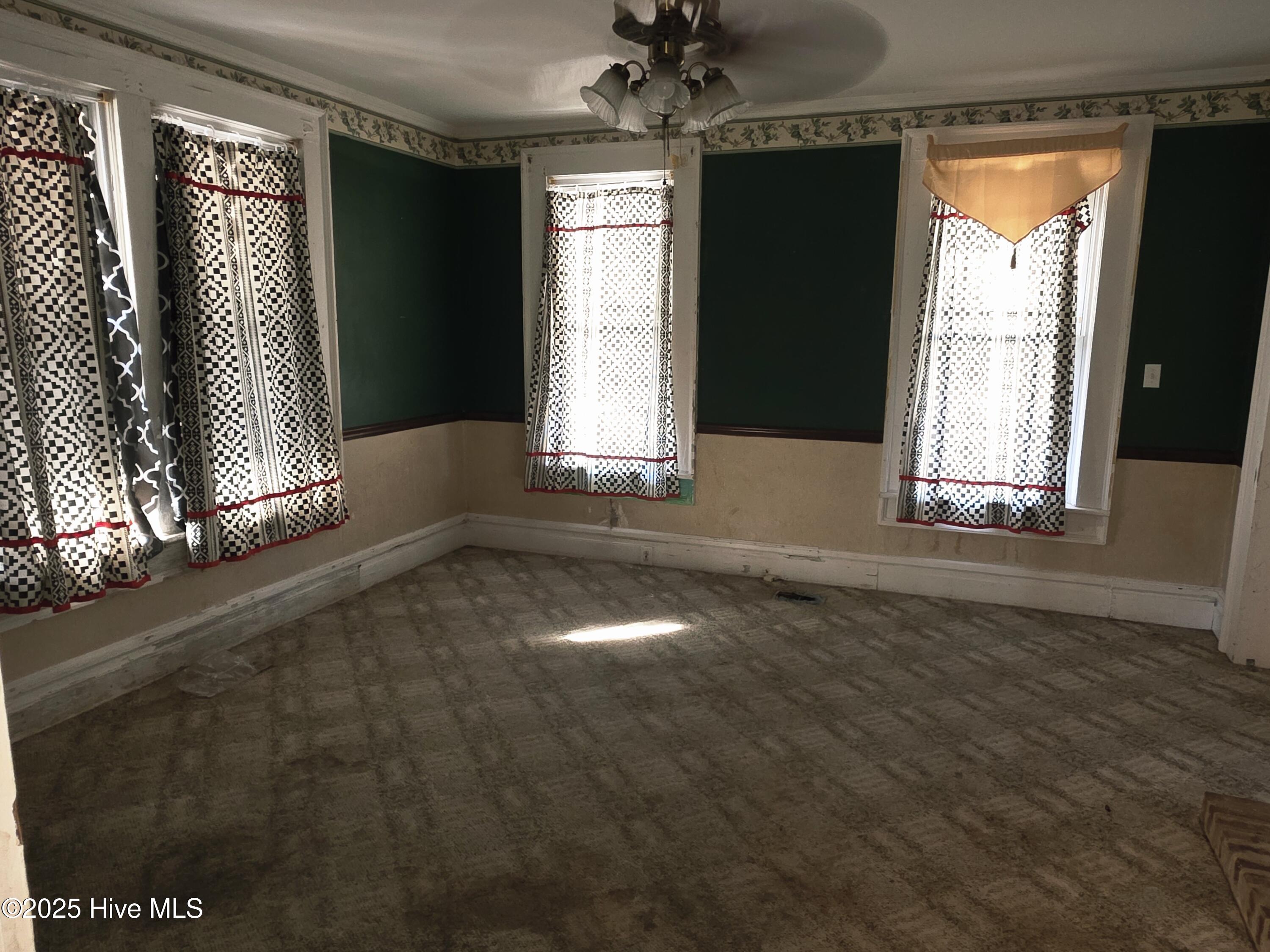 115 S Franklin Street Property Photo 6
