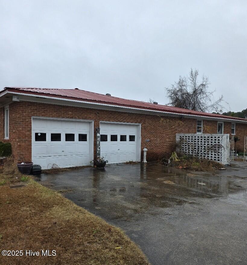 306 Greenfield Boulevard Property Photo 2