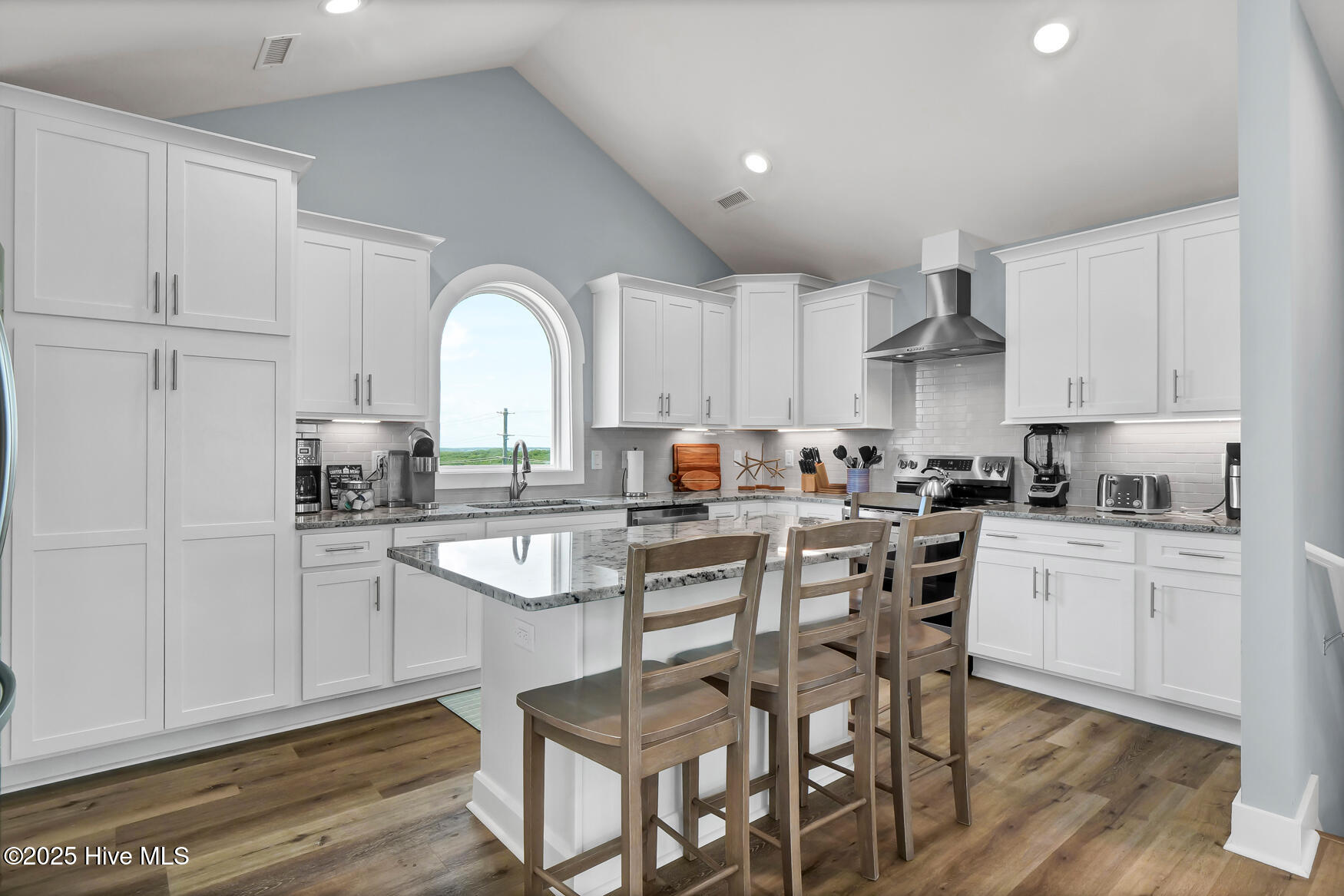 4254 Island Drive Property Photo 8