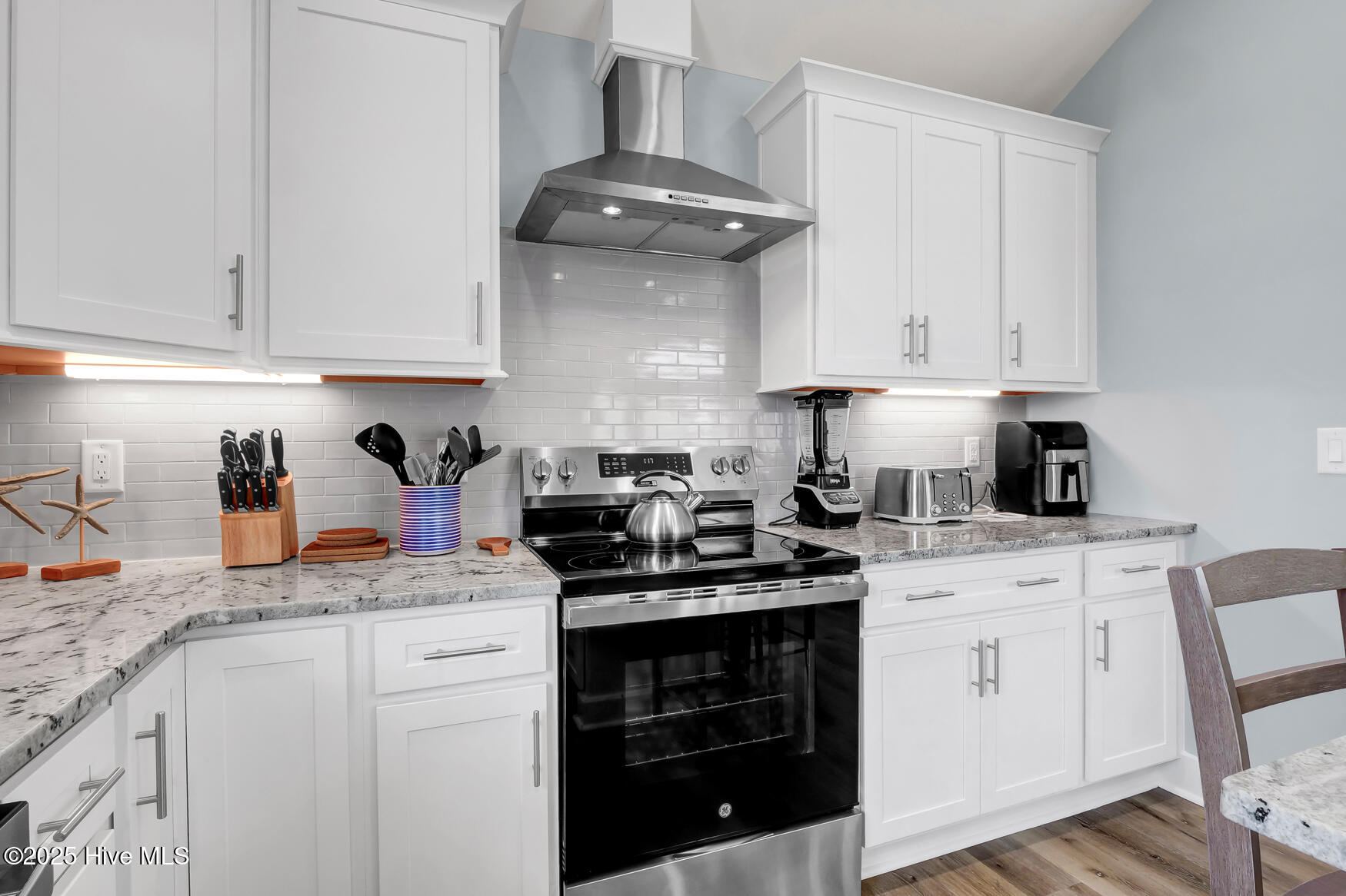 4254 Island Drive Property Photo 13