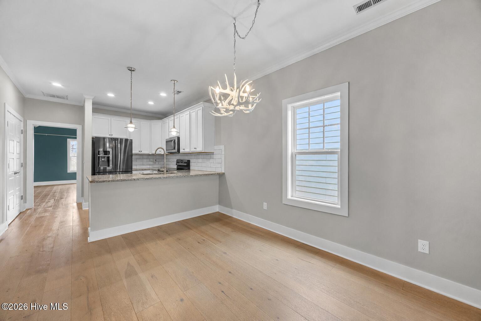 1274 Charleston Common Drive Property Photo 6