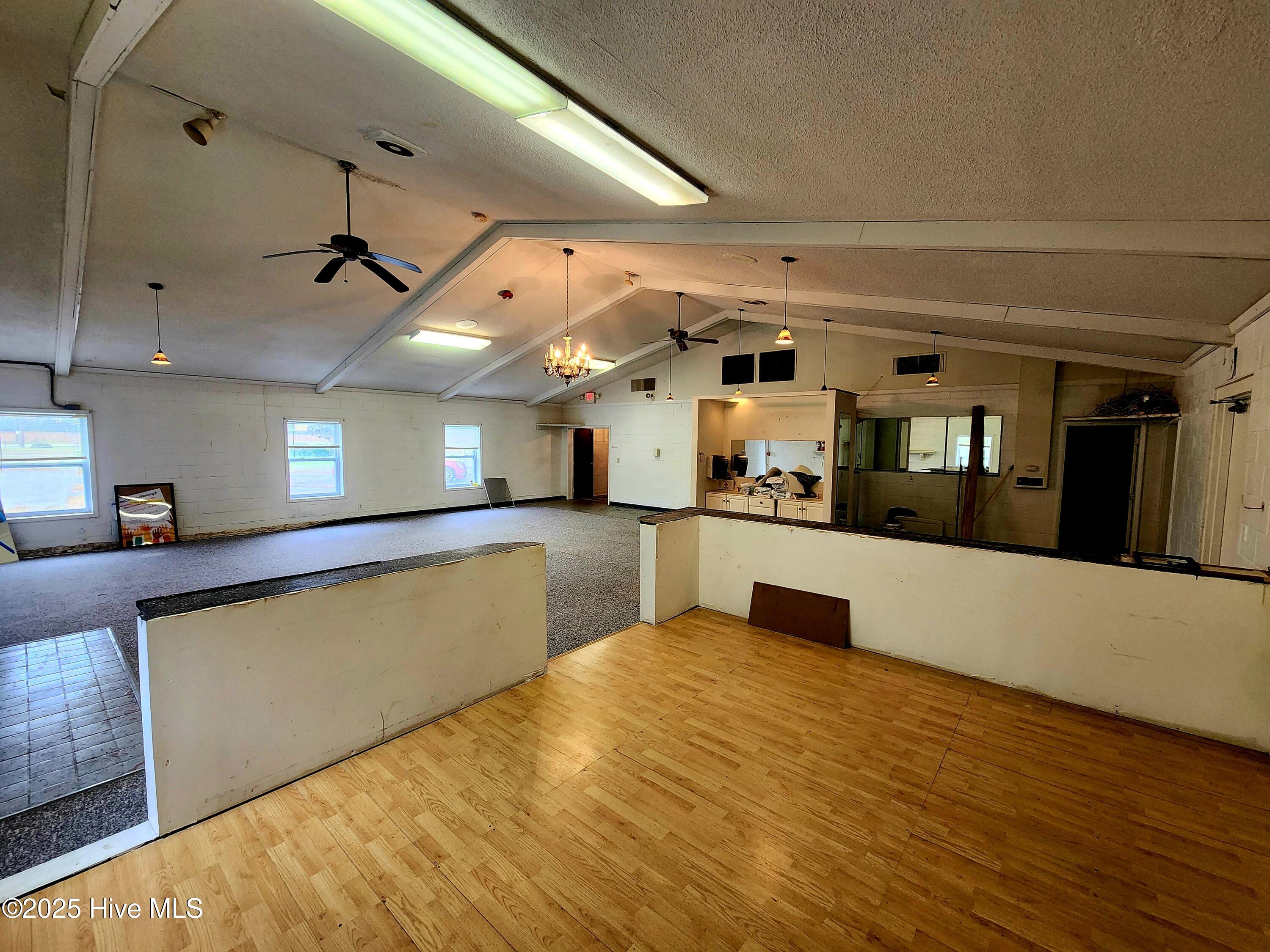 2101 N Highway 58 S Property Photo 25