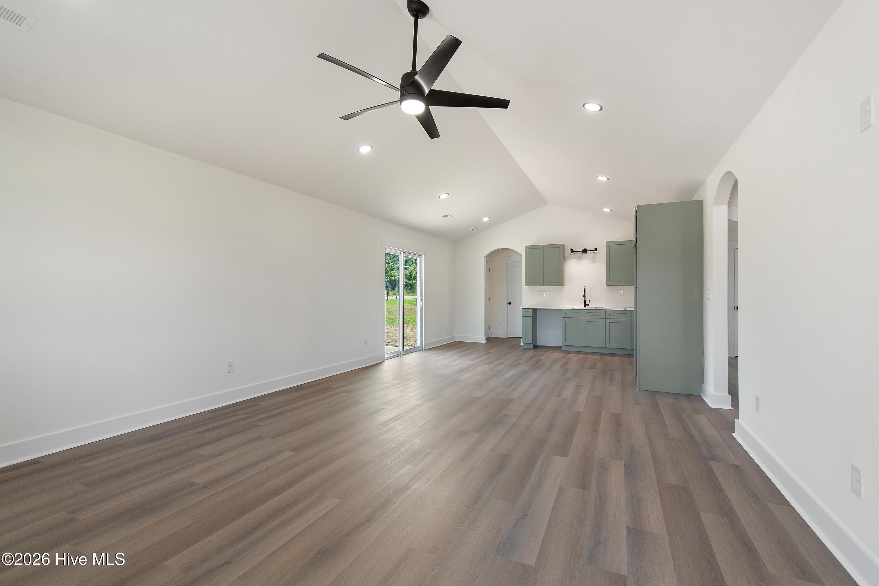 152 Hillside Street Property Photo 3