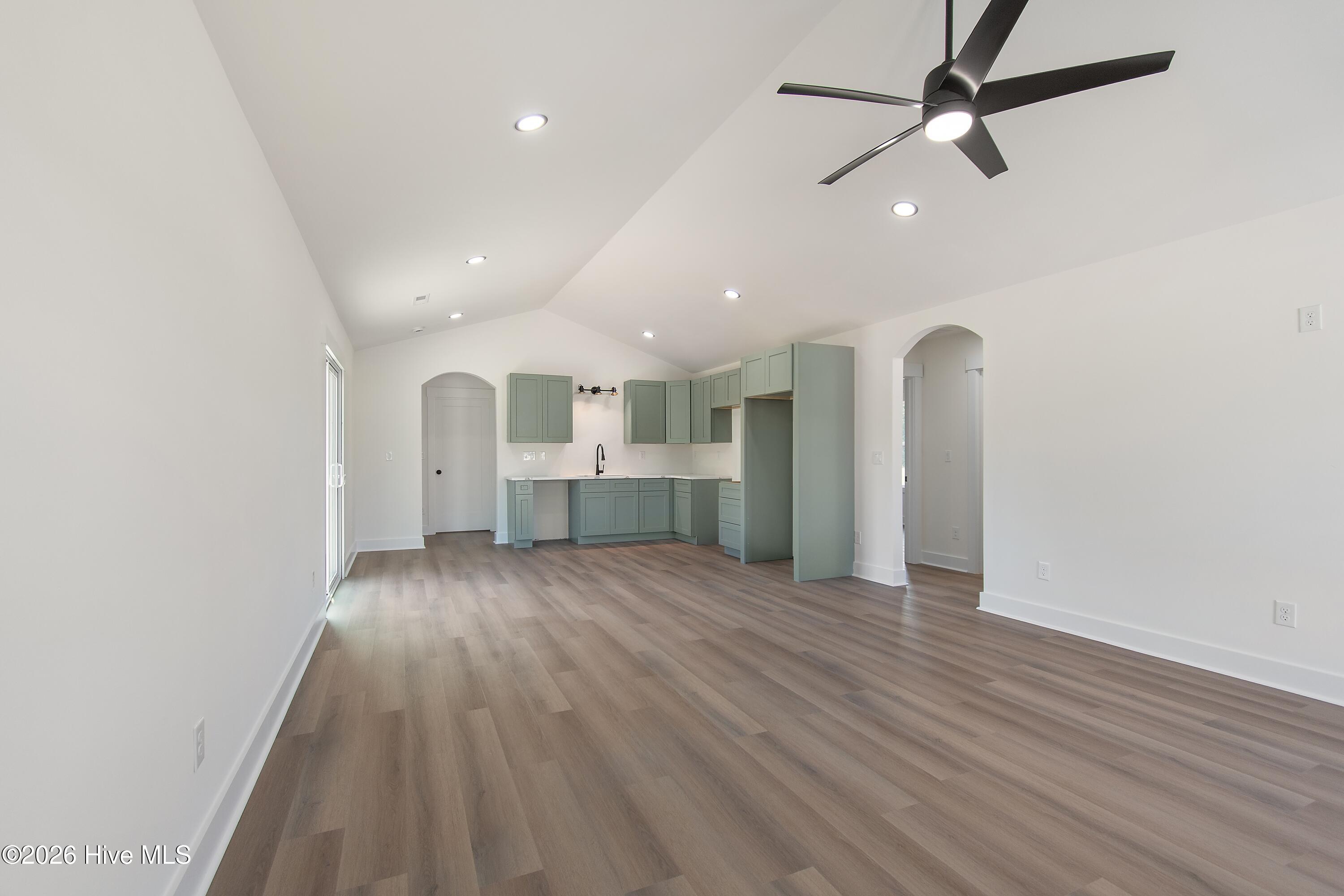 152 Hillside Street Property Photo 4