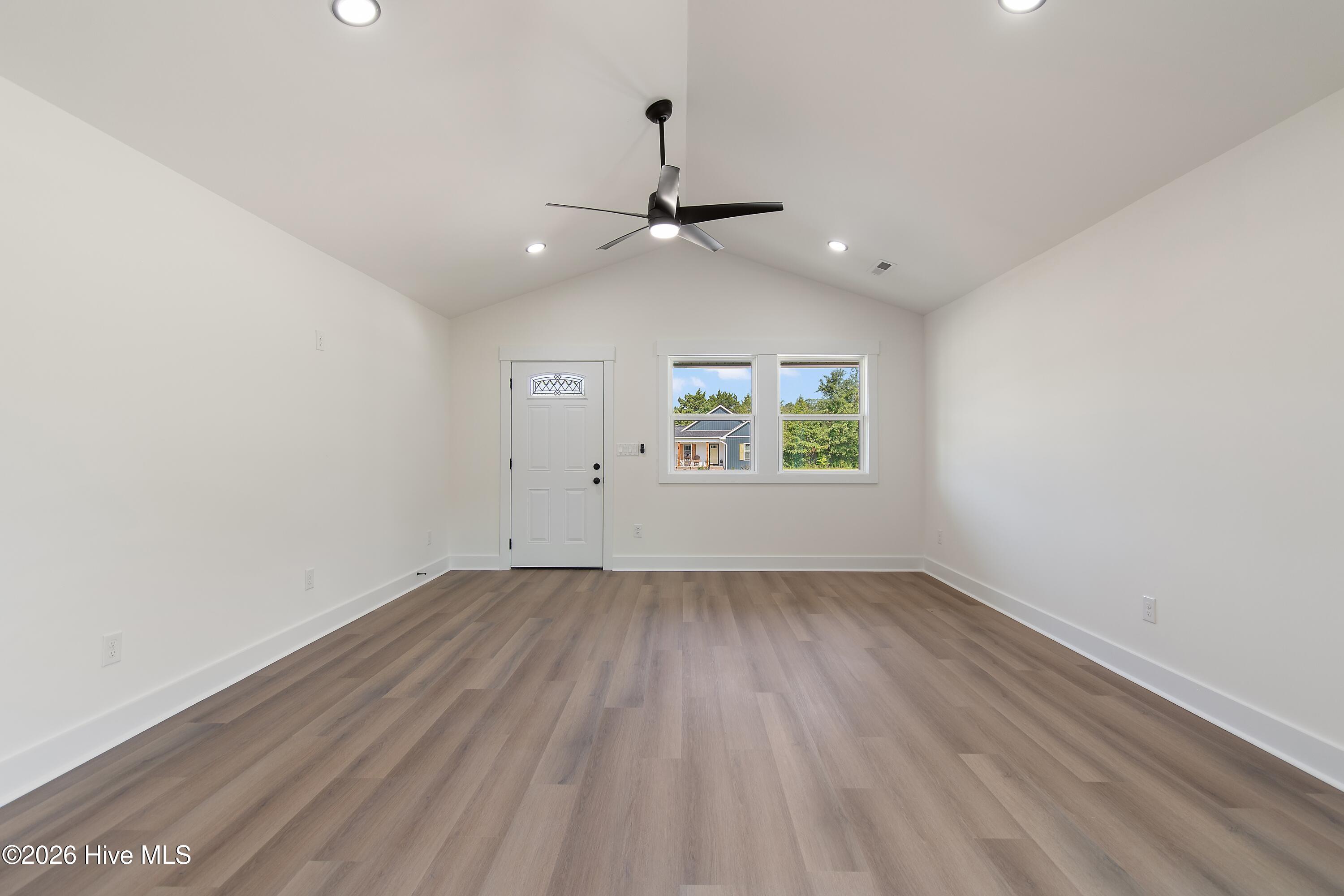 152 Hillside Street Property Photo 6