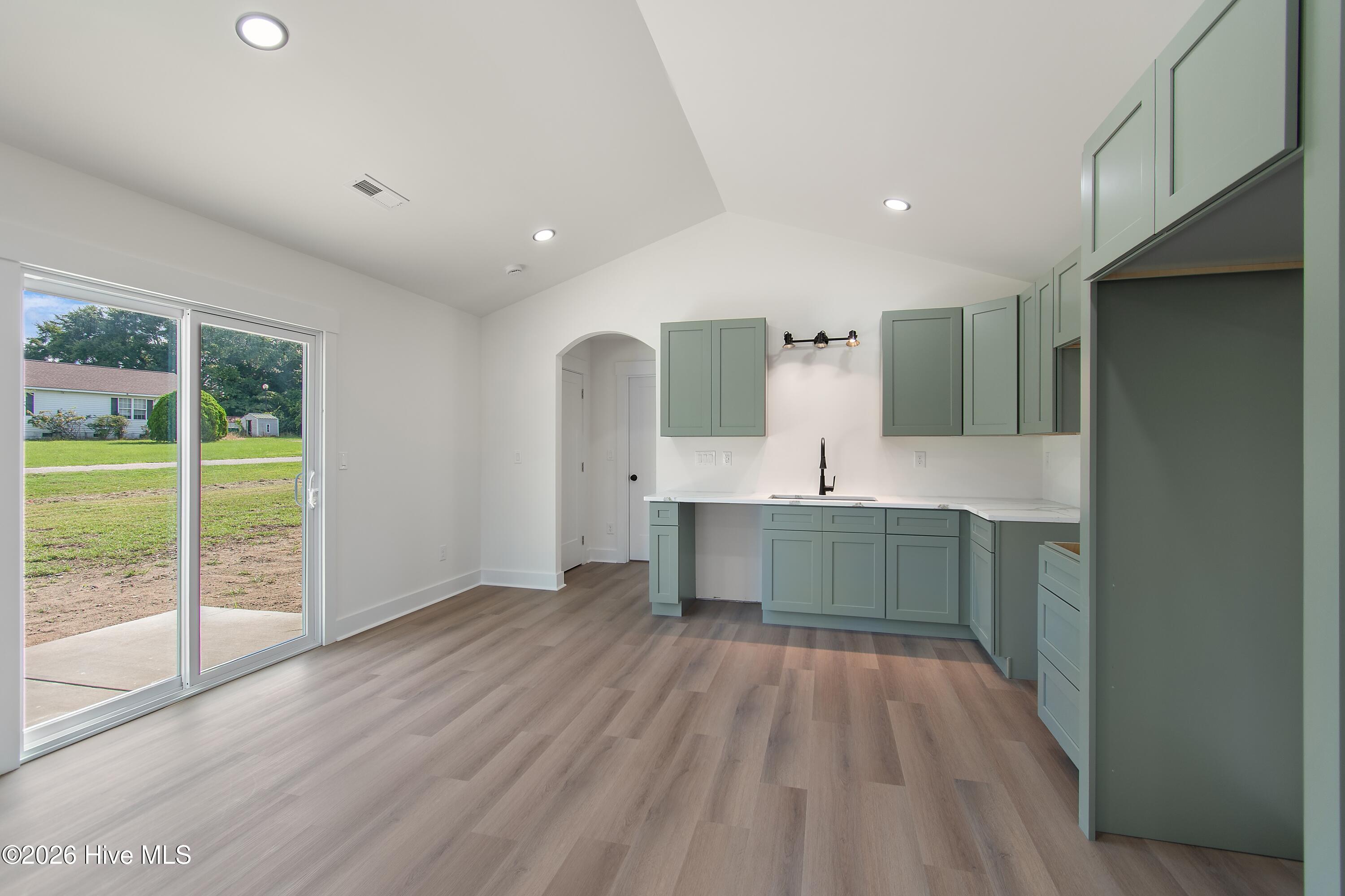 152 Hillside Street Property Photo 7